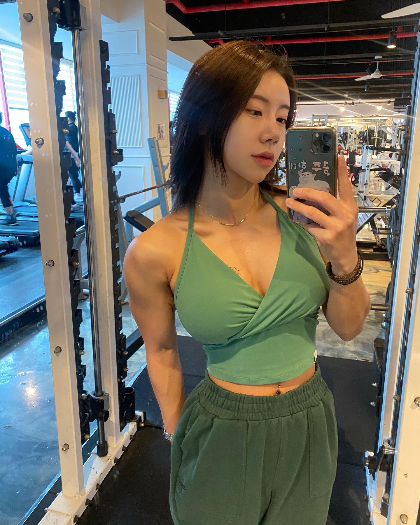 💪🏼🔥 운동 너무너무 좋아 ! 최고 ! 짱 ! 이 좋은걸 왜 안해 !?
너무 좋은 스승님들과, 열심히 하는 나, 같이 해주는 언니, 응원해주는 내 사랑, 친구들 덕분에 넘 뜨끈허이 행복하고 건강한 지난 1월의 나  ٩( 'ω' )و