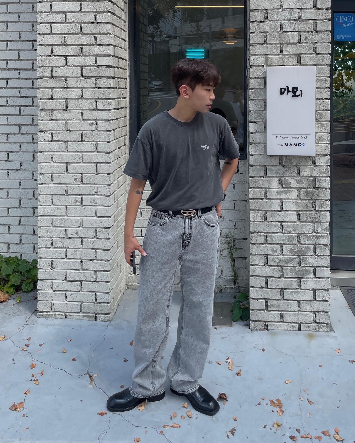 #협찬 philogram_official

하이퀄리티 데님브랜드 필로그램
블랙 스노우 와이드 데님 팬츠!👖

그레이 워싱으로 넘나 이쁘고
세미와이드 핏으로 제작되어
포인트 주기 좋은 데님 팬츠에요✨

#광고 #AD #하이퀄리티 #데님브랜드 #필로그램 #philogram #무신사 #제품협찬 #제품제공