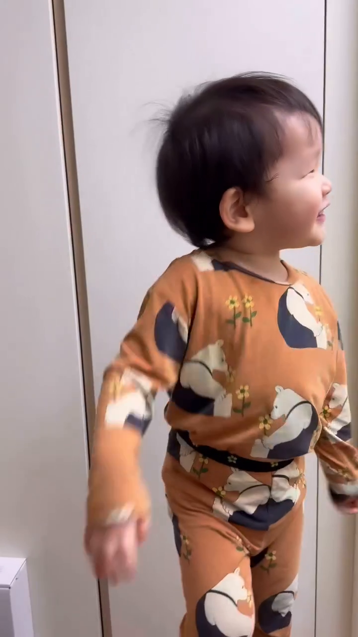 압빠 힘내세여~ 지후니가 이짜나여~🤎🤎

#이렇게귀여운데
#어떻게힘을안내

#근데우리후니배무슨일이야
#귀여워 #너무귀여워
