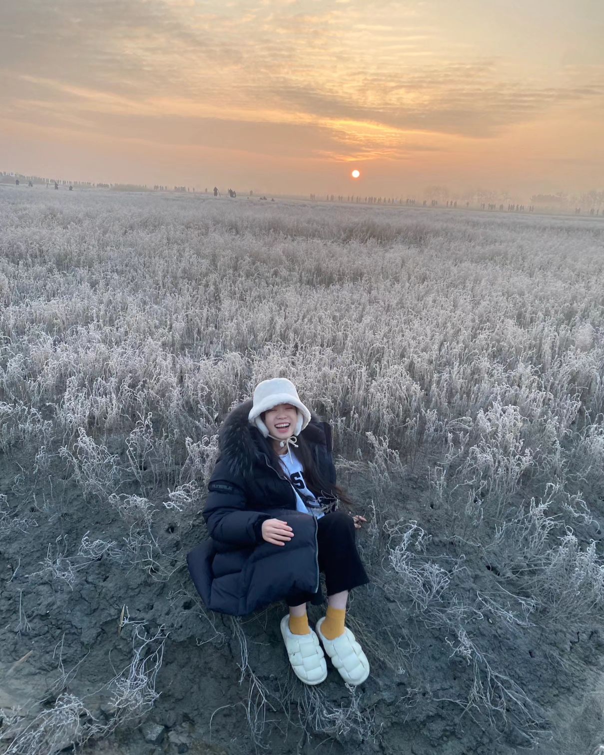 다들 새해 첫날 잘 보내셨나용~?
저는 인생 처음으로 해돋이도 보고 ㅎㅎ
새해 첫날부터 와장창 넘어지기도 하고오 ㅎㅎ
그런데 뭔가 올해의 시작은 모든게 다 완벽했어서
올 한해가 기대되기 시작했어요 ㅎㅎ
이미 한번 넘어지고 크게 웃어넘겼으니까😆
나이도 안 먹었으니까🙄 더 젊게 살 수 있어요!!
여러분도 한해의 시작이 제 미소만큼😊
행복하고 밝았으면 좋겠어요 ㅎㅎㅎ
#행복하세요🤗 #happy_new_year_2024 #1월1일#첫일출#성공적✌