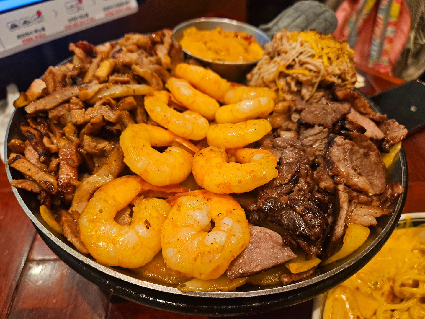 .
#낙원타코 #🌮
유명한 맛집이라해서 기대감이 컷던걸까?
사실 훌리오보다 맛이 덜했음..🤔
.
.
.
#롯데몰 #타코 #taco