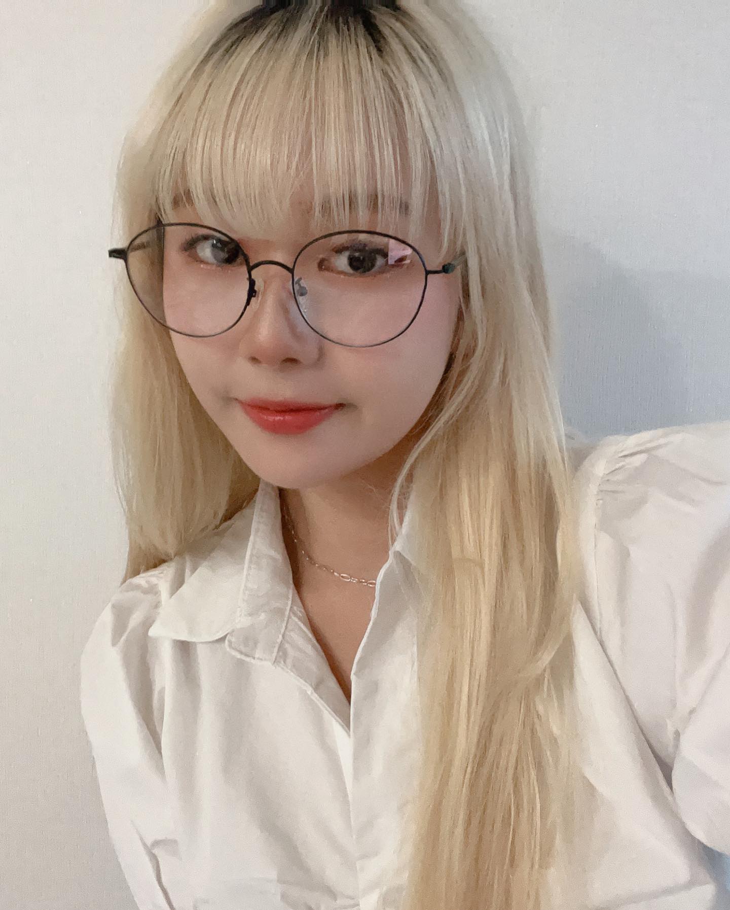 #협찬 #카인드러브 #kindlove_eyewear 
kindlove_official 

- 14g의 가벼운 안경
- 프리미엄 티타늄으로 알러지 걱정 No
- 블루라이트 렌즈가 기본 장착되어있어 눈 피로 감소효과
- 두께감있는 프론트 디자인으로 돗수렌즈 착용자에게도 적합해요😊

내 얼굴에 잘 어울리는 지 자사몰내에서 가상착용 후 구매해보세요 !🙌🏻

#eyewear #안경 #안경테 #안경추천 #뿔테안경 #투명안경 #티타늄안경 #find_your_fit #카인드러브뮤즈