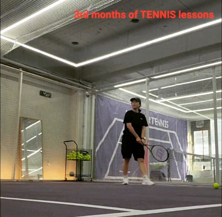 테니스 레슨 3개월차에 들어섰다.🎾
하루는 레슨을 코치님과 랠리만  했는데..
랠리가 너무 재밌음..얼른 게임도 해보고 싶다🤭
헬스도 하고..
햄버거 앞에놓고 그릭요거트에 그래놀라 먹으며 대단한 의지를 불태우는듯 했으나
결국 햄버거는 입가심으로 먹었음.

#테니스 #테니스타그램 #테니스2개월 #테니스포핸드 #테니스백핸드 #햄버거는간식 #tennis