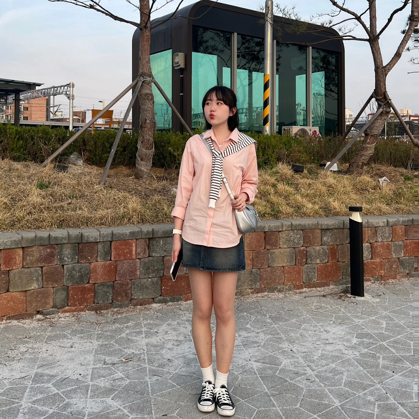 🍑33번째 게시물🍑
-핑크셔츠 샀능데 잘어울리나용?🥹 나랑 피크닉 갈사람 다 모여랏🫶❣️

#패션모델 #03 #04 #핑크 #패션 #대학생룩 #직장인룩 #코디추천 #카페 #벚꽃 #봄여친룩 #패션계정맞팔 #고양이상 #여친룩 #셔츠 #에이블리 #데이트룩 #fashion #오오티디 #ootd #선팔하면맞팔 #맞팔해요 #좋반 #댓글반사 #협찬환영 #소통해요 #ファッション #followforfollowback #likesforlike #fyp
