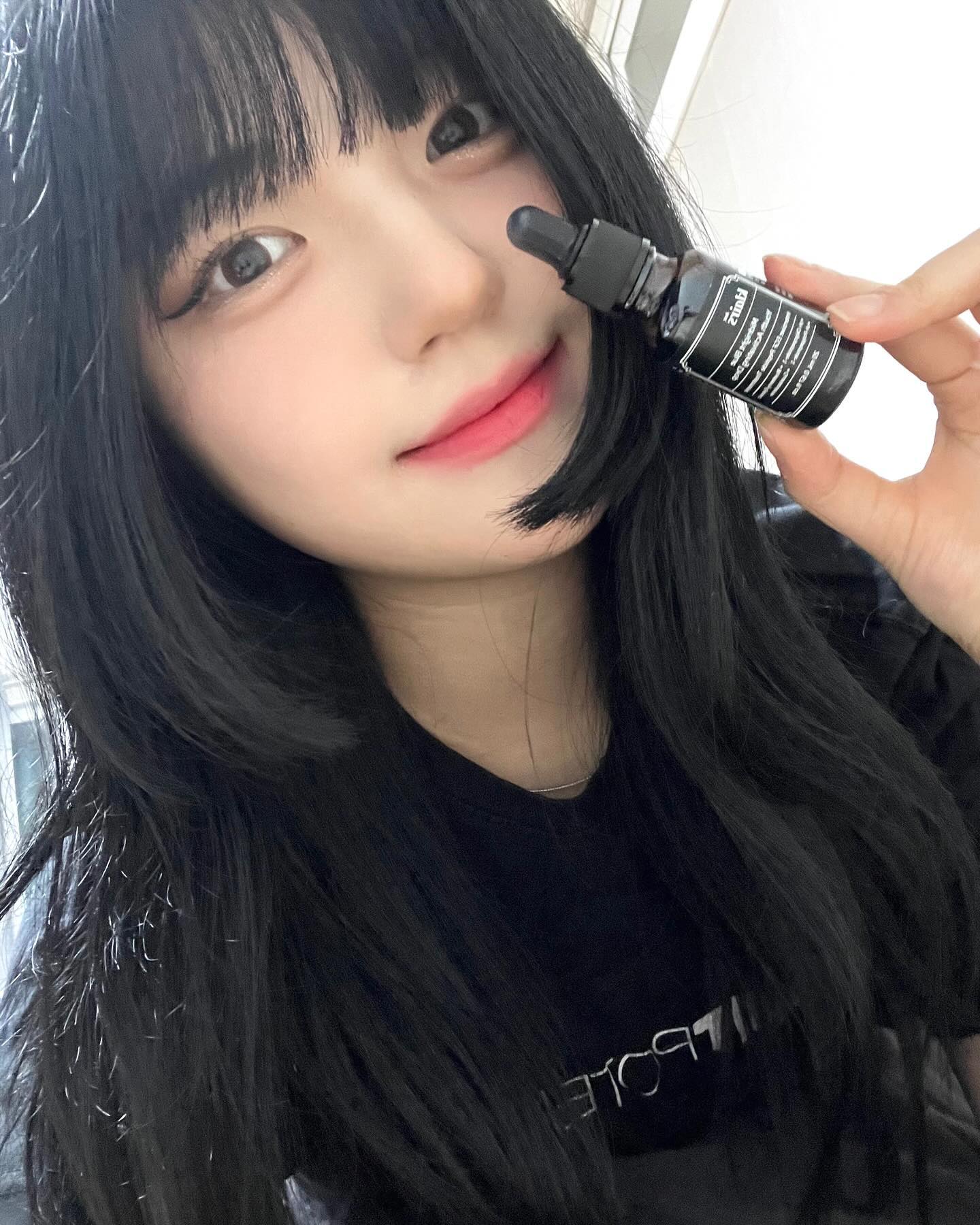 #제품제공 #클레어스 #미드나잇블루유스액티베이팅드롭 #피부진정 #주름개선 #세럼 #진정세럼 #블루세럼 #loveklairs dear_klairs 

건강한 피부 유지에 도움이 되는 워터리한 세럼💙
민감성 피부 테스트를 완료한 제품으로 걱정없는 피부 관리🩵
피부탄력을 원하는 사람에게 왕추천💙