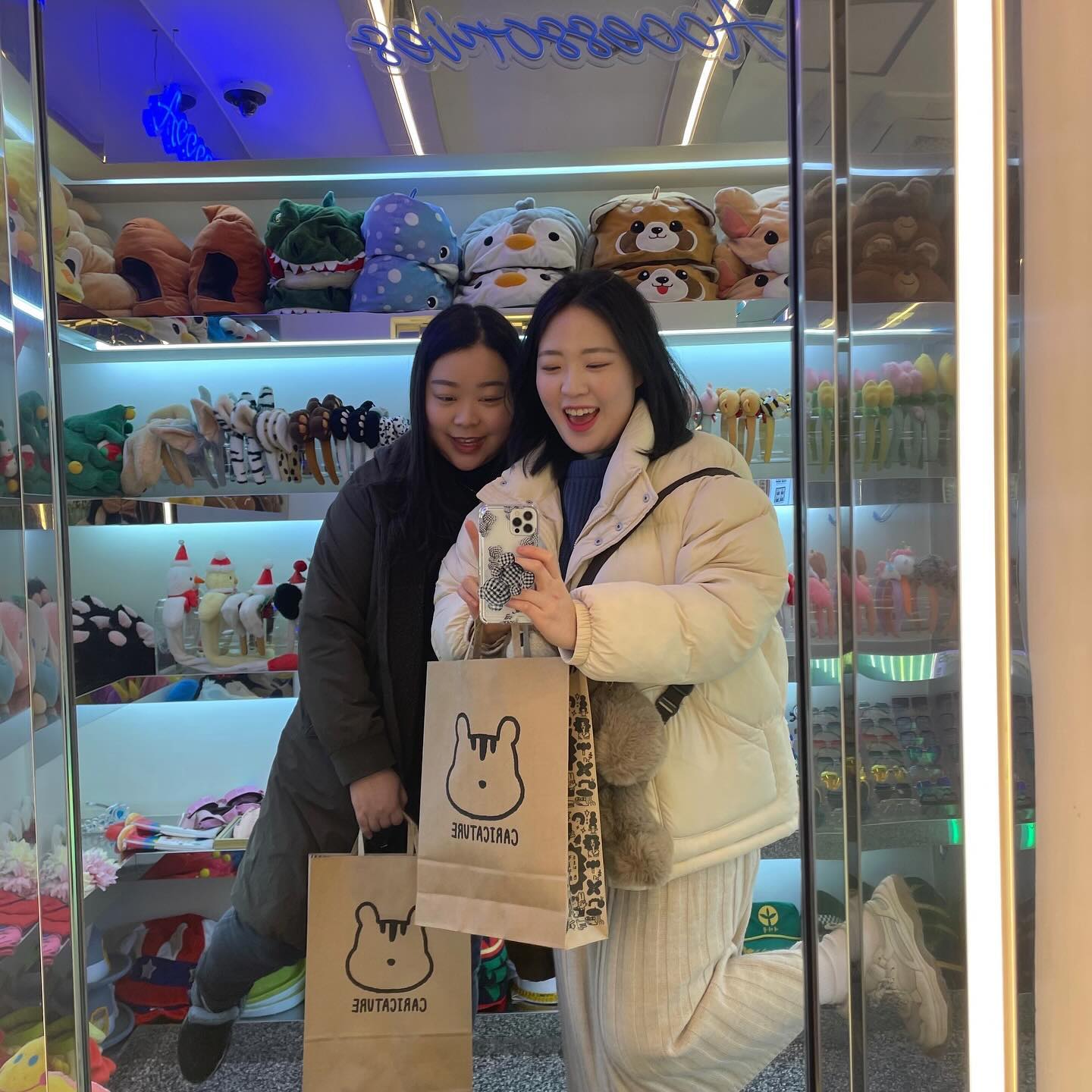 지혜찡이랑 첫 행궁동 데이뚜🧡
.
.
.
#11년지기 #친구랑 #행궁동 #데이트 #대성공 #도토리캐리커쳐 #폼폼푸린 #귀여워 #🧡
