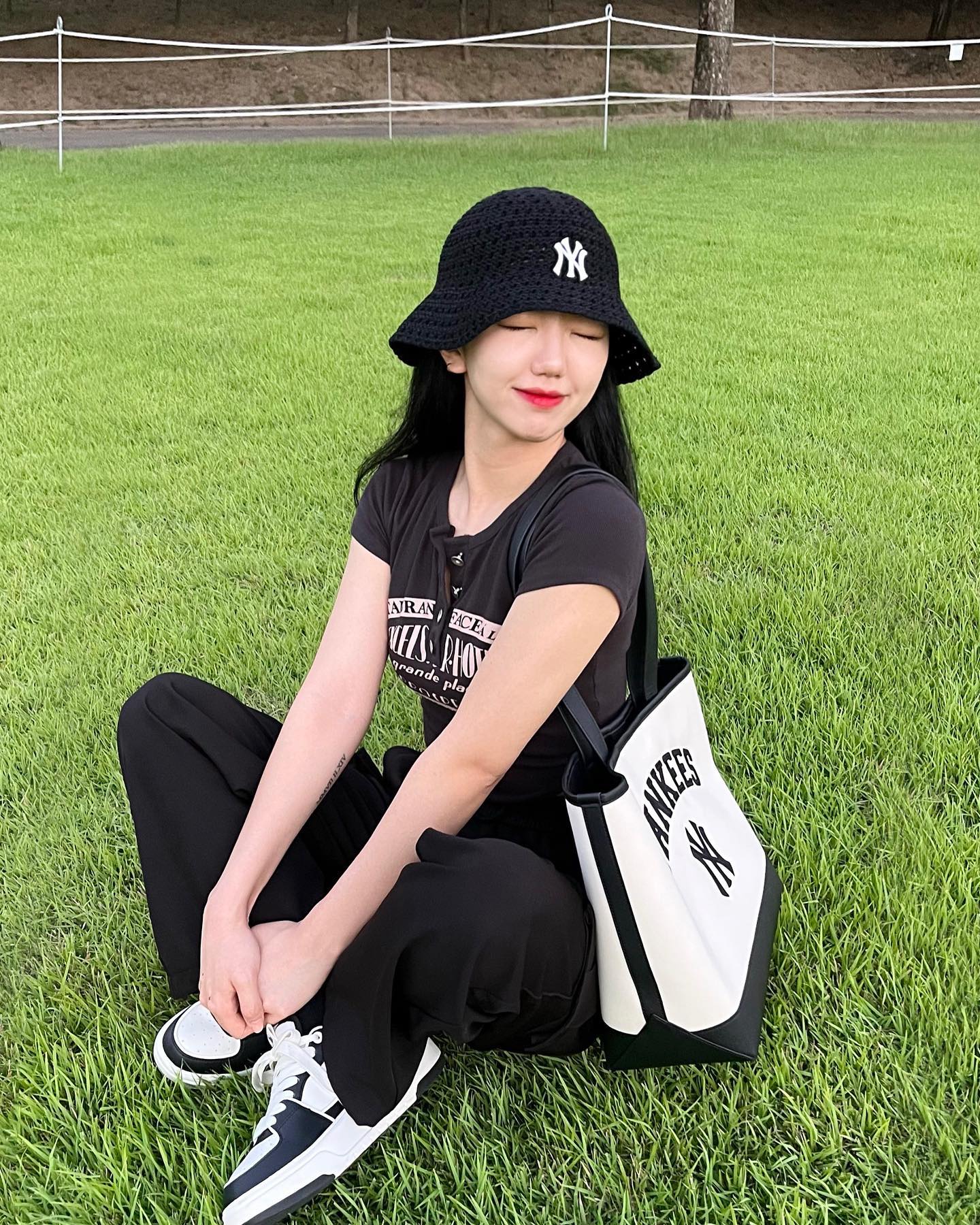 #협찬 니트돔햇 첫 도전👀
피크닉,,, 갈 땐 더위/모기 조심,,,

(한달만에 외출다운 외출🌱)

#MLBKOREA #MLBCREW #MLB모자 #MLB버킷햇 #MLB가방 #MLBCAP #버킷햇코디 #여름모자 #여름가방추천