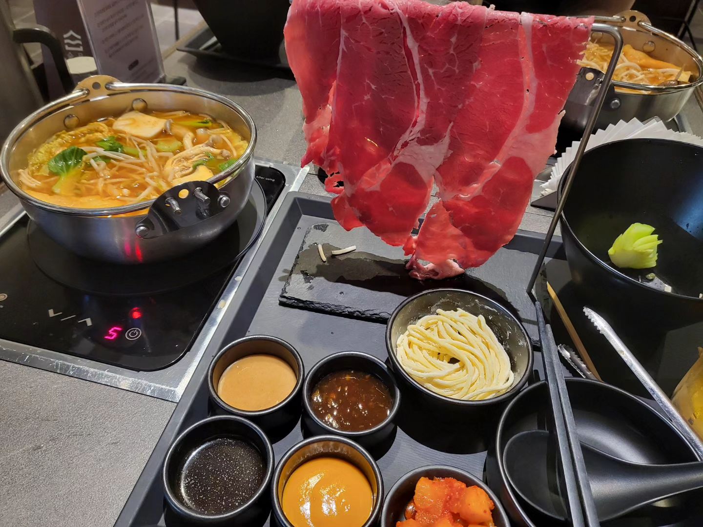 24.09.10 #냠냠 
맛있는 청라 샤브샤브 #맛집 #숲무 
몇번을 갔지만 역시 맛있어용👍
1인 샤브로 해서 모든 음식들이 정갈하게 나와요☺️
얼큰샤브최고👍

#청라 #맛있는 #맛집 #청라버거킹 #좋아요 #최고 #맞팔 #댓글환영 #맞팔환영