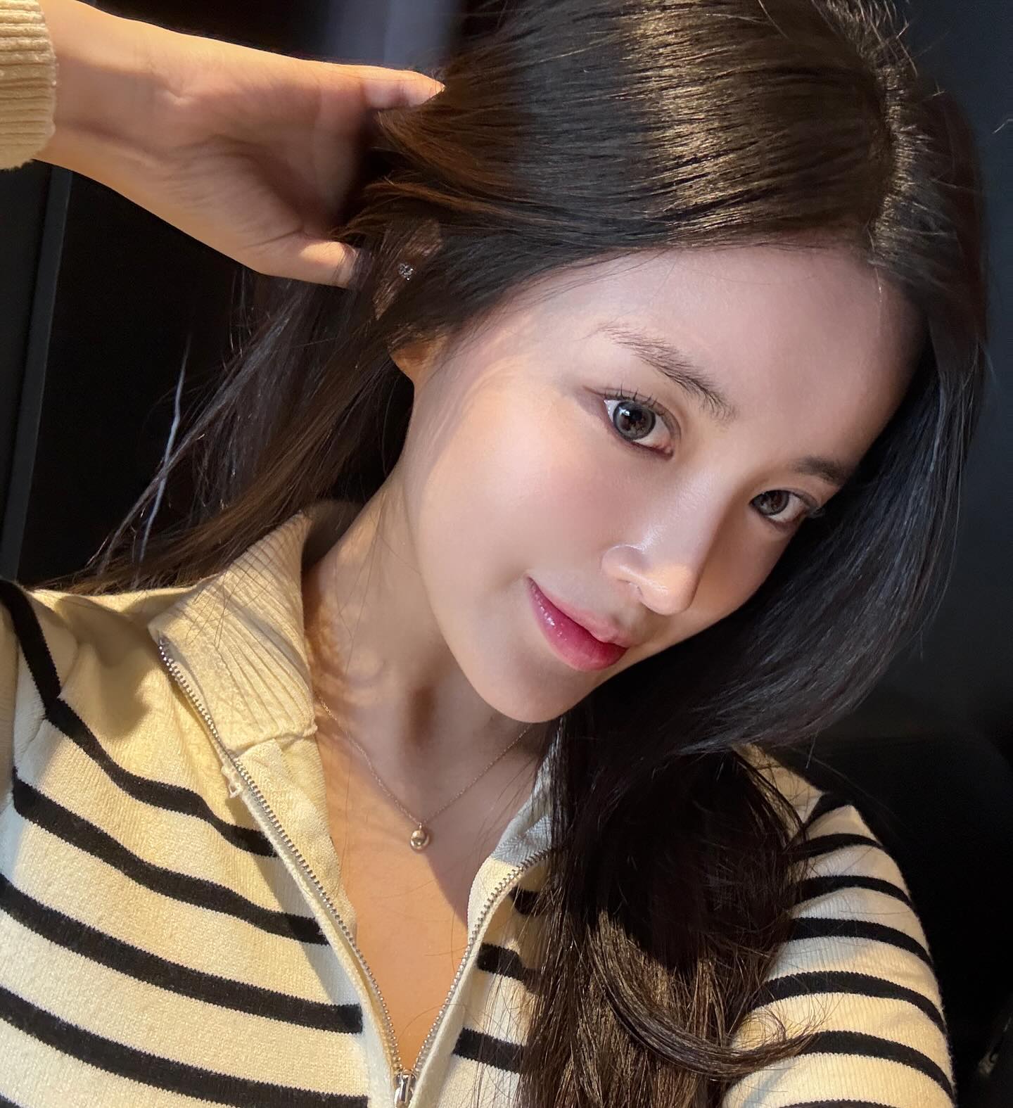 #제품협찬 #윙플리뷰 #윙크 #윙크렌즈 #츄렌즈 #chuulens #에프터글로우 #꿀광렌즈

자외선 차단 기능 및 고도수를 포함한 기능성 렌즈 찾으셨던 분~?

츄렌즈 신상 에프터글로우 Mellow Greige🩶

모든 톤에 착 붙는 소프트한 스킨그레이톤 렌즈입니다!

화사하게 톤업해줘서 추천해용👀✨