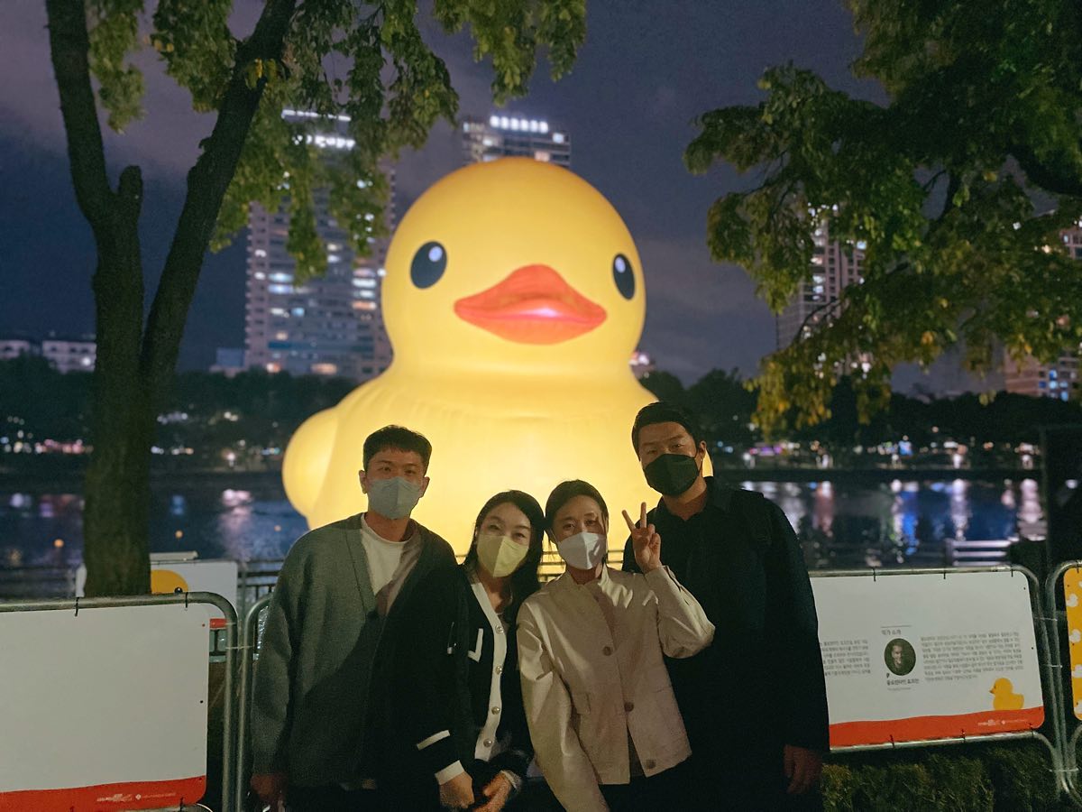 🐥💛

#러버덕#석촌호수#가을밤#충사모