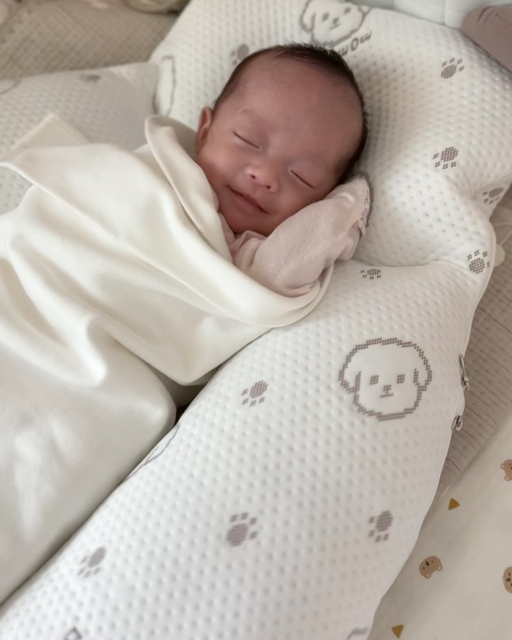 _20241003

새봄 예봄 인생 61일차

새봄아 웃는게 넘 예쁜거 아니니?
예봄이 이렇게 안 울고 자니 얼마나 좋아!

#쌍둥이 #딸둥이 #딸둥이그램 #twins 
#이른둥이 #니큐생활 #1month #태어나줘서고마워
#봄둥이네👼🏻 #자두자몽👼🏻