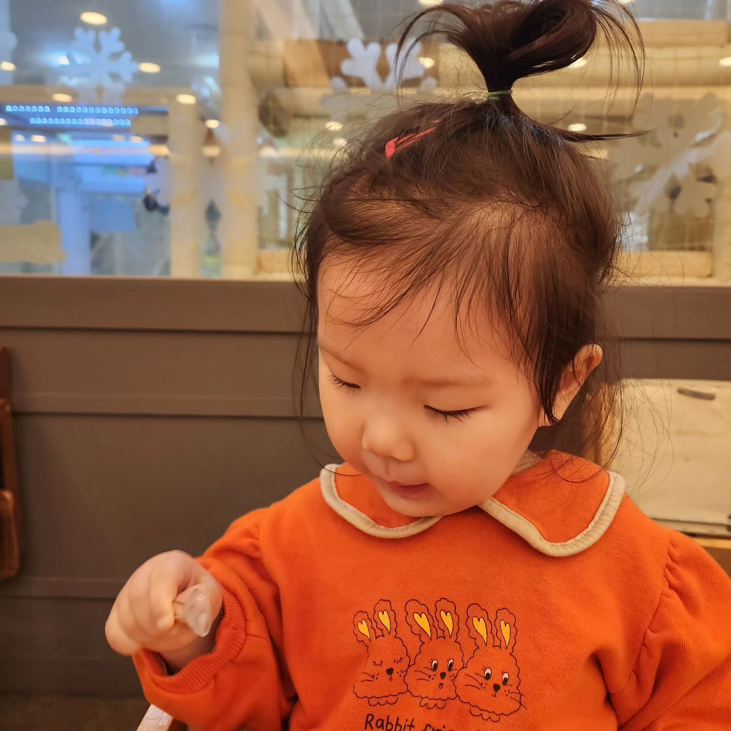 아쮸끄림이 더 먹고싶었던 졸린 뽀얀이
팥죽할머니 뽀얀이
칫솔 광고모델 뽀얀이 
ㅋㅋㅋㅋㅋ
#육아 #딸맘 #소띠아기