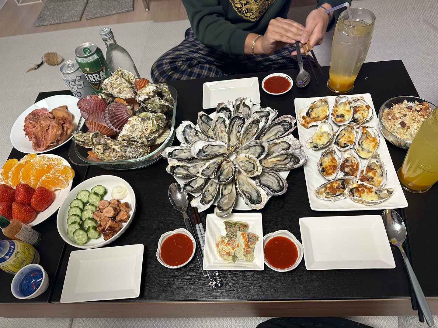 #20231224#굴요리#만찬#가리비#명란구이#크리스마스이브
좋은 사람들과 맛있는 음식과 좋은 시간❤️
굴 먹고 싶었는데 종류별로 배터지게 흡입 ㅋㅋㅋ