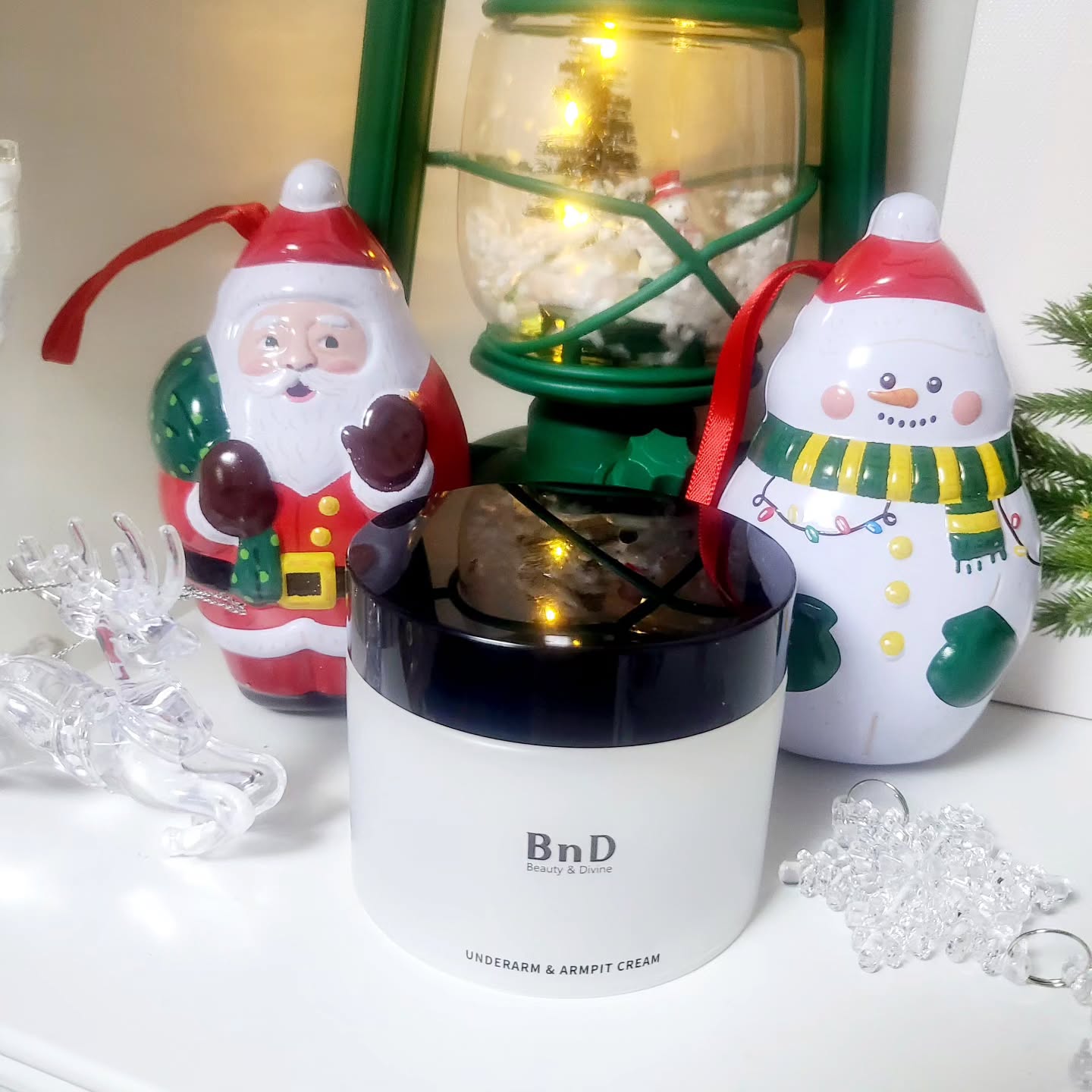 #할인구매 
bnd_official_kr  #미백크림⠀
⠀
⠀
마찰이 잦아 까맣게 착색된 피부가 볼때마다 신경쓰여 #BnD 바디 화이트닝 크림 바르기 시작했어요~~
⠀⠀
⠀
식약처 미백기능성인증 ✔️

주요성분: 6가지 미백성분 + 
피부탄력 보습성분으로 구성 피부를 
환하게 밝혀주는 나이아신마이드

(식약처 고시 최대함량 20,000ppm 첨가) 
자연 유례 미백성분 추가 (녹차, 병풀 등) 

안전한  EWG 🌿 그린등급 성분까지 
크림하나에 다들어가 있다니 완전대박👍🏻⠀
⠀
⠀
보습력도 우수하고 #겨드랑이 Y존 다리 등 색소침착 부위에 가볍게 바르기좋아 추천요❤️
⠀
⠀
⠀
#팔꿈치미백  #바디미백크림 #비엔디 #겨드랑이색소침착  #y존착색  #비앤디