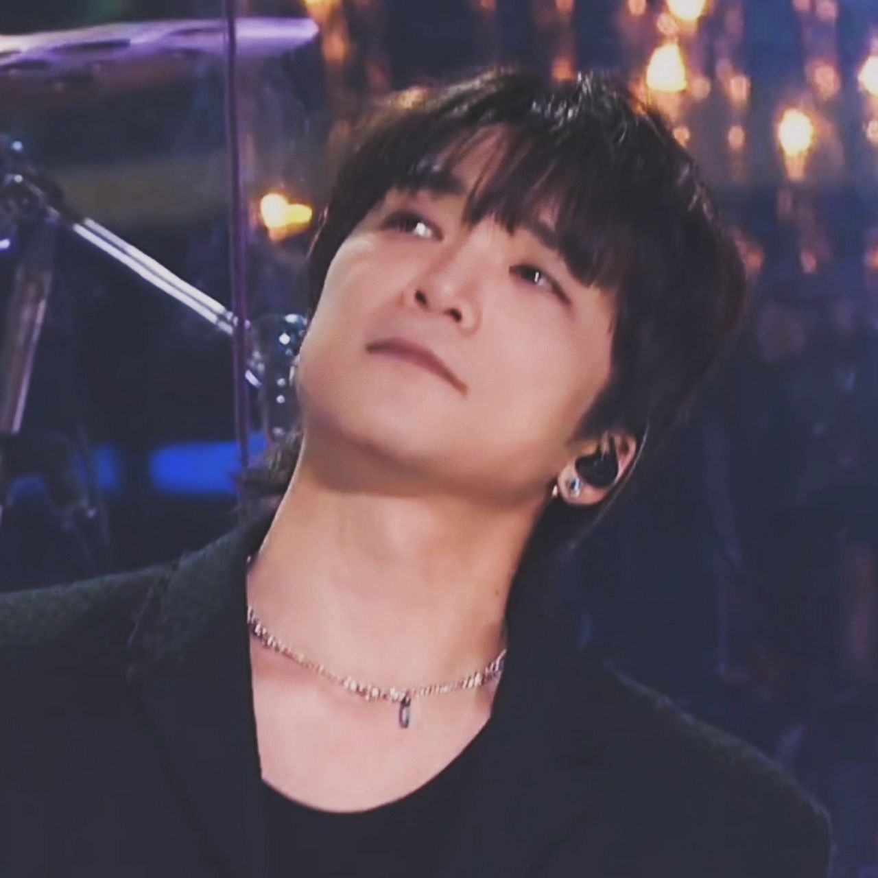 #좋아했어요 #음악 #뮤지컬 #하는일마다모두다

까놓고 얘기하면 이번 콘서트간다고 엄마한테 미리티켓팅부탁까지하고
내생일은 3월7일 동생생일은 바로다음날 8일이라 동생생일꺼까지 강제선물로
같이가려고했다 얼마만에 최애 좋아하는 아티스트가 생긴것이며
가려고 할때마다 발에 무리간다고 체력 못버틴다고 엄마한테
제지당했고 어두운데사람많은데가면 언제 공황올지 알수없는일이라
그래도 올해는 계속 가려고 했는데 엄마한테 27년만에 맞기까지하면서
싸우고 대들었는데 참 무색하게  이렇게 말려주시네들

솔직히 더 까놓고 얘기해서 몽니 음악이 뭐가 좋냐고 요즘 괜찮은 가수들
얼마나 많은데 걔들이 뭐가 좋냐고 토시하나 안틀리고 이렇게 말했고
난 우리오빠욕하지말라고 입에 달고 살았는데 내가 얼굴 지적

아랫글보면 사람인생 고달픈거 빤히 알텐데 그글에 답글로
디엠보냈다고 얘기해줘서 무슨말하려나 했는데

와 내가 어쩌고 저ㅉㅓ다고 까대는글 과잉친절...답글로까지
못봤을까봐 알려주고 안왔다니까 다시보내주는 따뜻함탑재

참들 대단하십니다
벙쩠고 그 디엠보자마자 참으로. 어의가 없었고
요즘 심해진 공황장애때문에 하루에 몇번씩 과호흡와서 숨도
제대로 못쉬는상황이었는데

참나 본인들 눈엔 남 숨넘어간단소린안보이고
내가 시비건 다라는 띠꺼운 라방에서의 말투만 보였나봄
보고싶은거만보다가 큰일납니다
결국 과호흡으로 응급실갔고 디엠보여줬고 주치의한테 진단서받고 1일병실하루
있다가 퇴원...이거가지고 법적대응 얼마든지 할수있지만
내가 좋아했던 아티스트 때문에 참았어요

가수님의 디엠또한 이러한 상황에 음악 많이 사랑해달라...

하하 무서워서 몽니의 ㅁ도 무서운데 음악 들을수있을까요
참 작은팬덤에서 텃세에 자기들이 오해하고는 사과한마디없는
상황에 여러모로 오만정 다떨어짐
무슨 팬카페가입하려고 해도 국정원인줄...
각설하고 와 진짜 오랜만에 이단어쓴다 쩐다쩔어

그리고 대단하다 개.인.팬^^