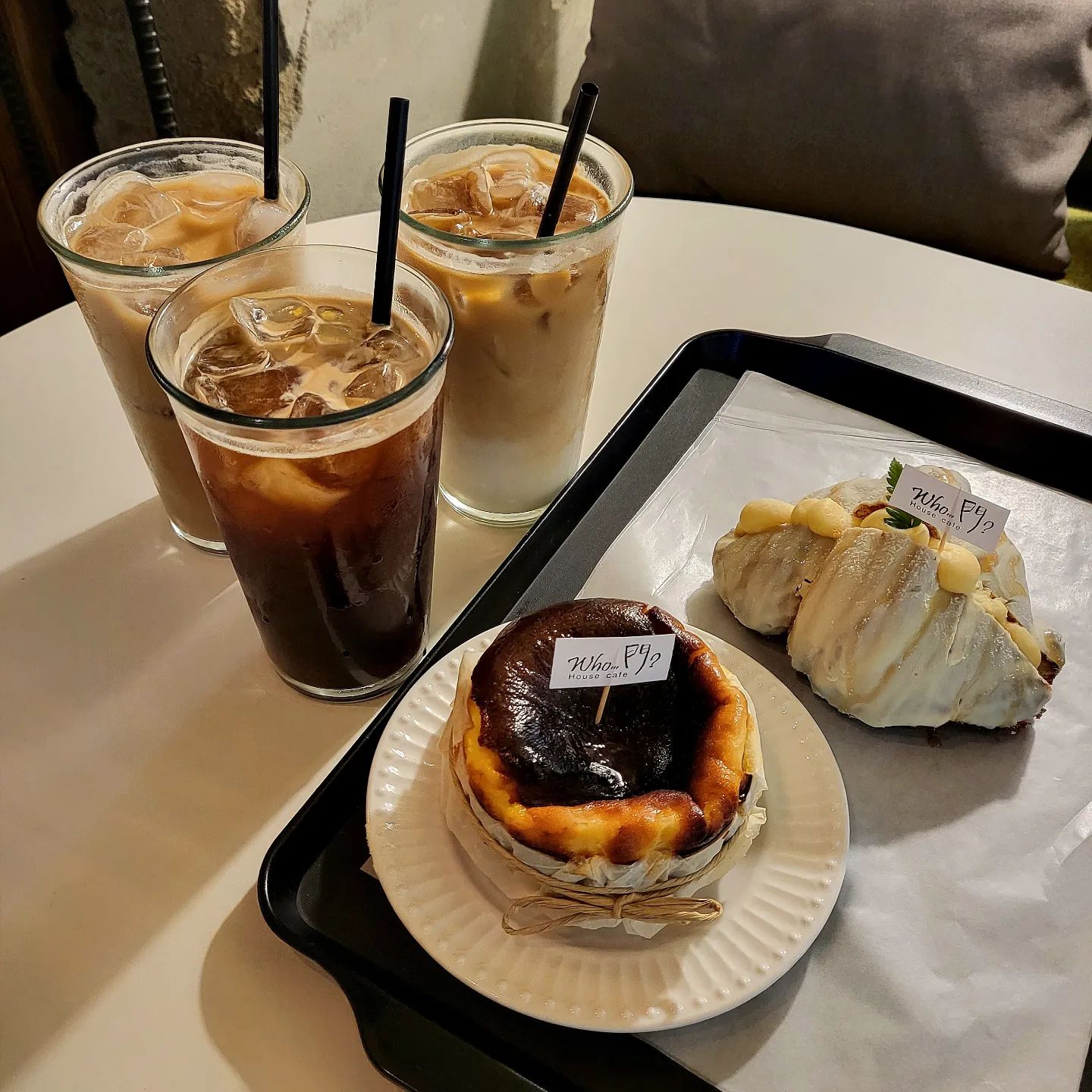 여기 진짜 맛집이에요!!!

야외도 있고 애견 동반 카페라서 귀여운 강아지도 있더라고요!!!
강아지를 보면서 힐링 할 수 있는 카페라니!!!
치즈케이크가 진짜 미춋어요!!! 입에 넣자마자 살살 녹더라고요!
음식도 같이 팔아서 너무 좋았어요!!

🥐 후문 카페
🥐 서울 광진구 능동로36길 183
.
.
.
.
#먹스타그램#푸드스타그램#카페맛집#후문카페#아차산카페#아차산카페맛집#아차산카페추천#분위기카페#애견동반카페#어린이대공원카페추천#좋아요#follow#먹팔#먹팔해요