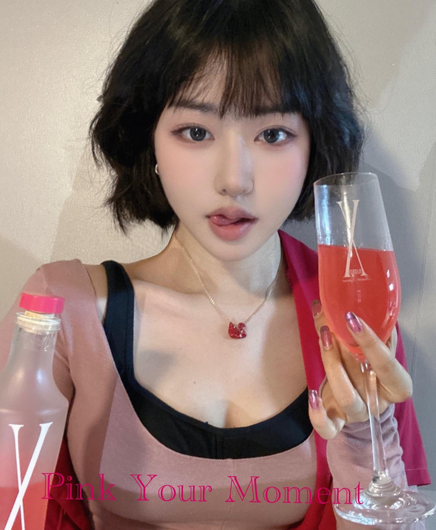#광고 xrated_kr 
최고급 프랜치 보드카와 오렌지를 블랜딩한 - 소중한 시간을 달콤한 핑크빛으로 물들이는 맛

“Pink Your Moment”
#엑스레이티드 #xratedliquer #pinkyourmoment #selfie 

*지나친 음주는 뇌졸중, 기억력 손상이나 치매를 유발합니다. 임신 중 음주는 기형아 출생을 높입니다.*