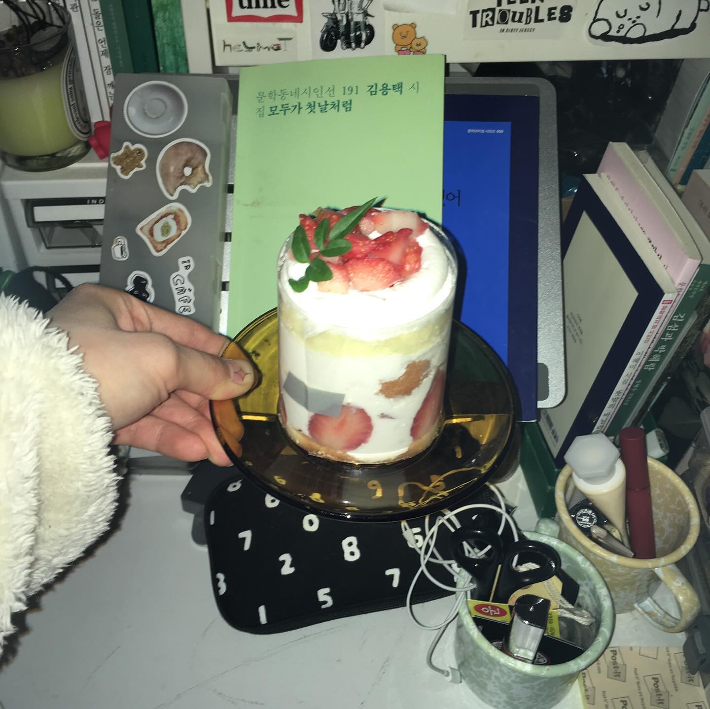 결국 엄마줄려고 산 케이크 내가 먹음 ••
cafe_e.ple