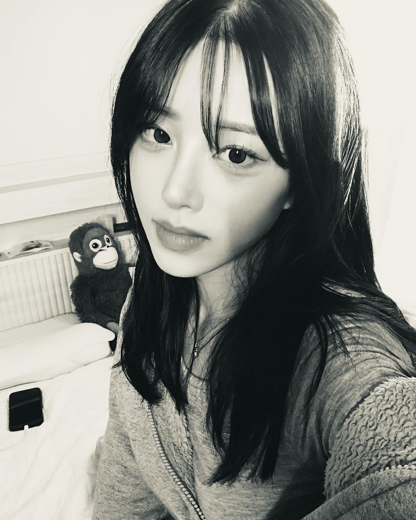 눈썹하구 아이라인 문신 받고 오니까 
인상이 엄청 정돈된 느낌..🤍
얼굴형과 톤에 잘 어울리게 상담 후 진행해주셔서 너무 만족이에요 !
아이라인은 무서워서 할까 말까 고민 많이 했는데 
하고 나니 쌩얼임에도 인상이 또렷해져서 넘 좋습미다 😚🍀🤍
천안에서 서울까지 조금 멀지만 앞으로 반영구는 여기로 갈래 ..🤍