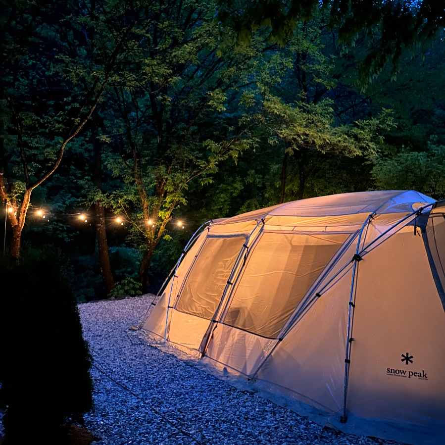 이제 더우니까 랜드락은 잠시 넣어둬야겠어요 🙂

지난달에 다녀온 봉화별에서 찍은 밤 텐풍!
비가 많이 오기는 했지만 힐링었던 캠핑

매주가던 캠핑을 올해는 한달에 한번 겨우가니
폭우가 와도 그저 좋은것 같아요 😊

#단골캠핑장 #캠핑가고싶다 #경북캠핑장 #랜드락