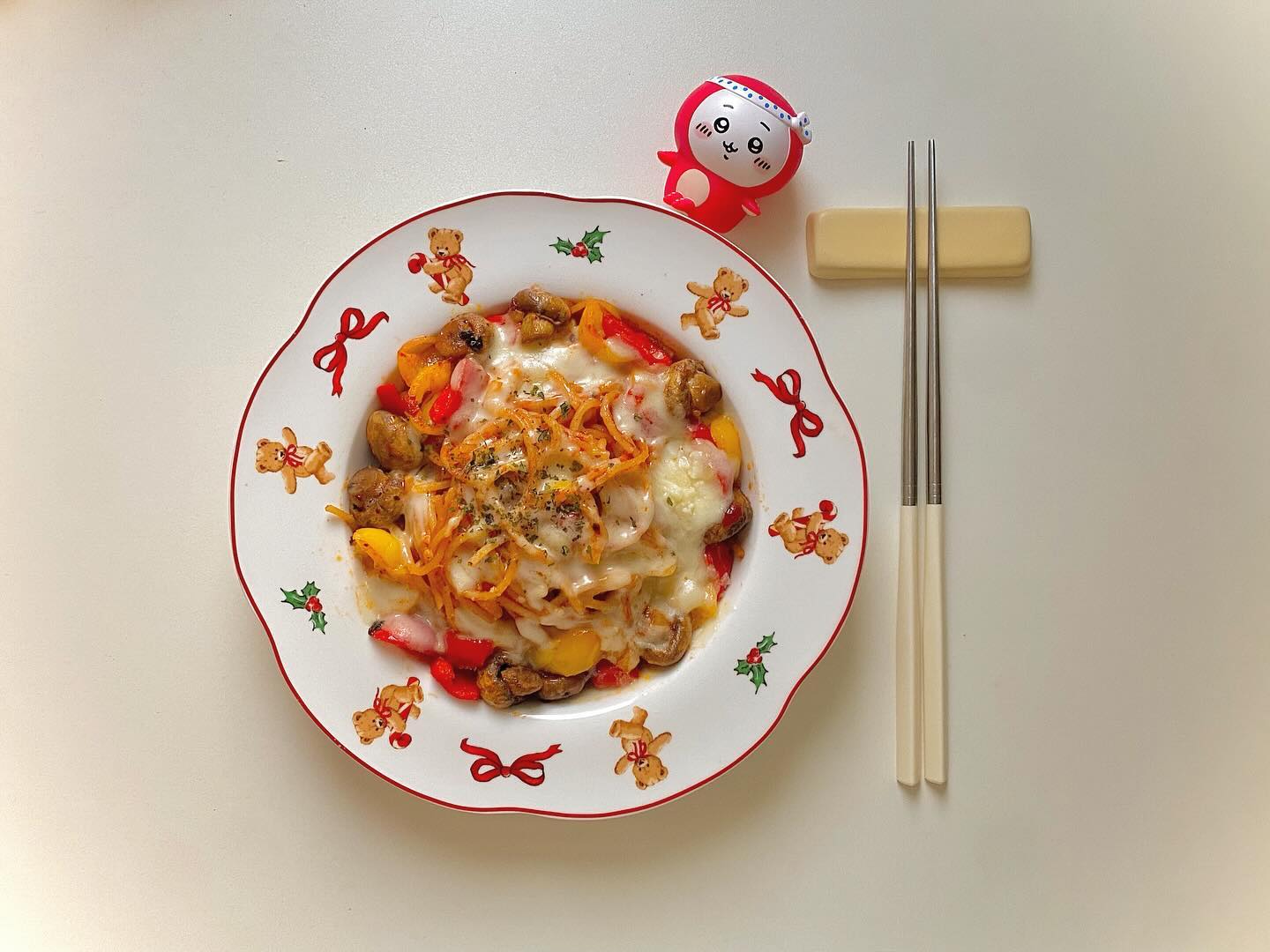 🧑‍🍳: 나폴리탄스파게티

요즘 배달음식 시키기전에 진짜 먹고싶은가? 얼마나 먹고싶은가? 참을 수 있는가? 를 세번 생각하고 시킨다 그래서 거의 안시킴. 피자가 먹고싶어서 저 위에 질문 세번 생각하고 만든 나폴리탄- 먹고나니 피자생각 하나도 안나서 안시켜먹길 잘했다 라며 나를 칭찬했음

쿠팡에서 산 꼬마파프리카랑 파지양송이2kg사서 소분해놓은 걸로 후딱 만들었다 케찹으로만 만들었는데 저당케찹을 써서 지방을 향한 양심이 지켜지려다가 치즈 때려박고 양심없게 되었음

 #다이어트식단 #다이어트레시피  #요리계정맞팔 #요리그램 #자취요리 #자취요리그램 #자취요리스타그램 #집밥일기 #집밥 #집밥그램 #집밥요리 #요리맞팔 #먹팔해요 #먹팔환영 #먹팔소통 #먹팔하면맞팔 #훔쿡 #홈카페 #홈스토랑 #홈브런치 #집밥레시피 #집밥메뉴