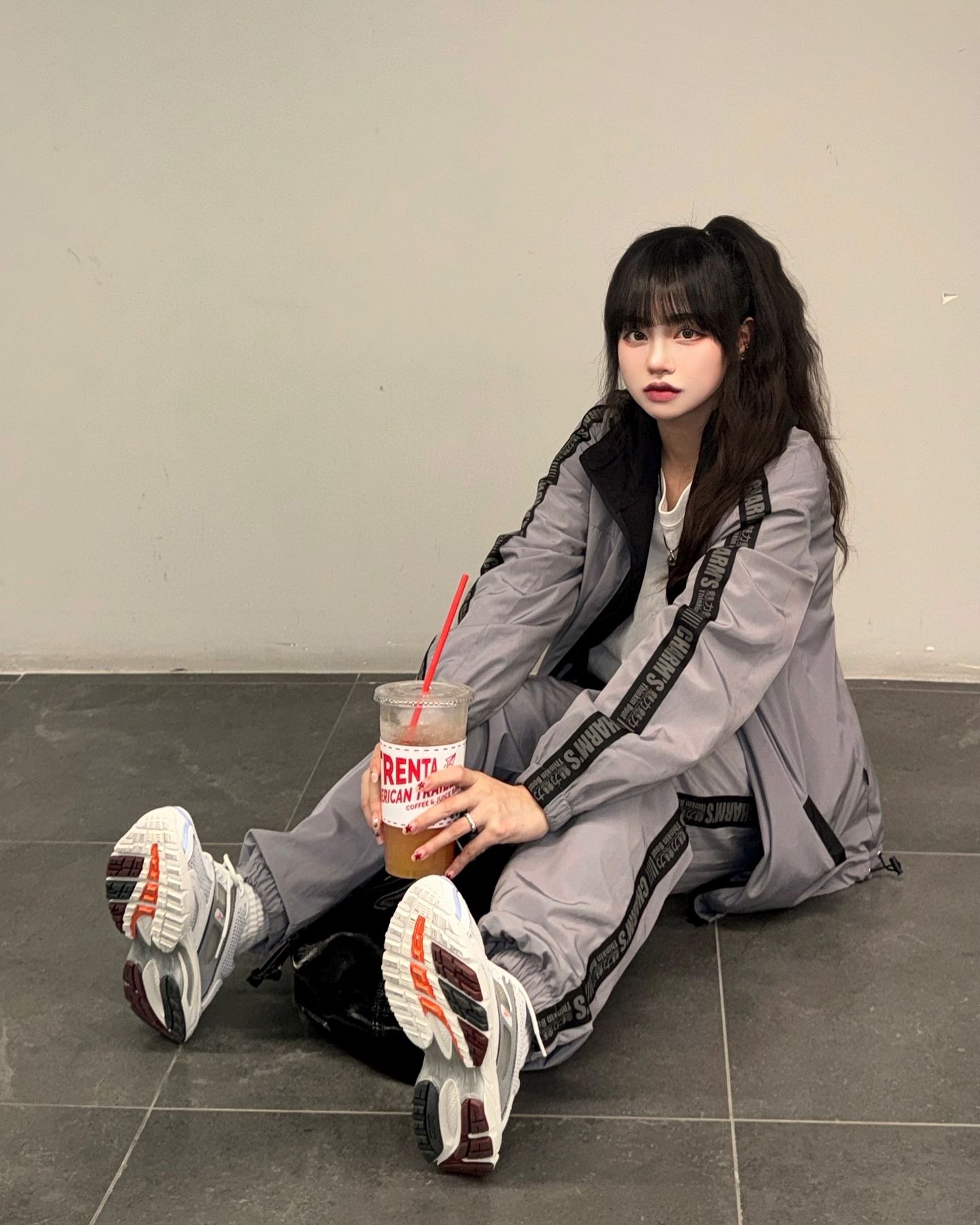 요즘처럼 뛰기 좋은 날씨 #리복 #운동화 어떠신가요 👀🤍

-
reebokkorea 407_house #광고 
👟리복 프리미엄 트리티니 (화이트)
✔️통기성이 뛰어난 메쉬 소재를 사용해 스포티한 느낌의 슈즈에요! 
✔️DMX FOAM 미드솔로 편안한 착화감과 더불어 미드풋에 TPU Shank 기술로 안정성까지 갖춘 #러닝화 에요. 덕분에 장시간 착용에도 발에 피로감이 덜하답니다 ✨🍀

.
.
.
 #리복트리니트 #트리니트 #이효리운동화