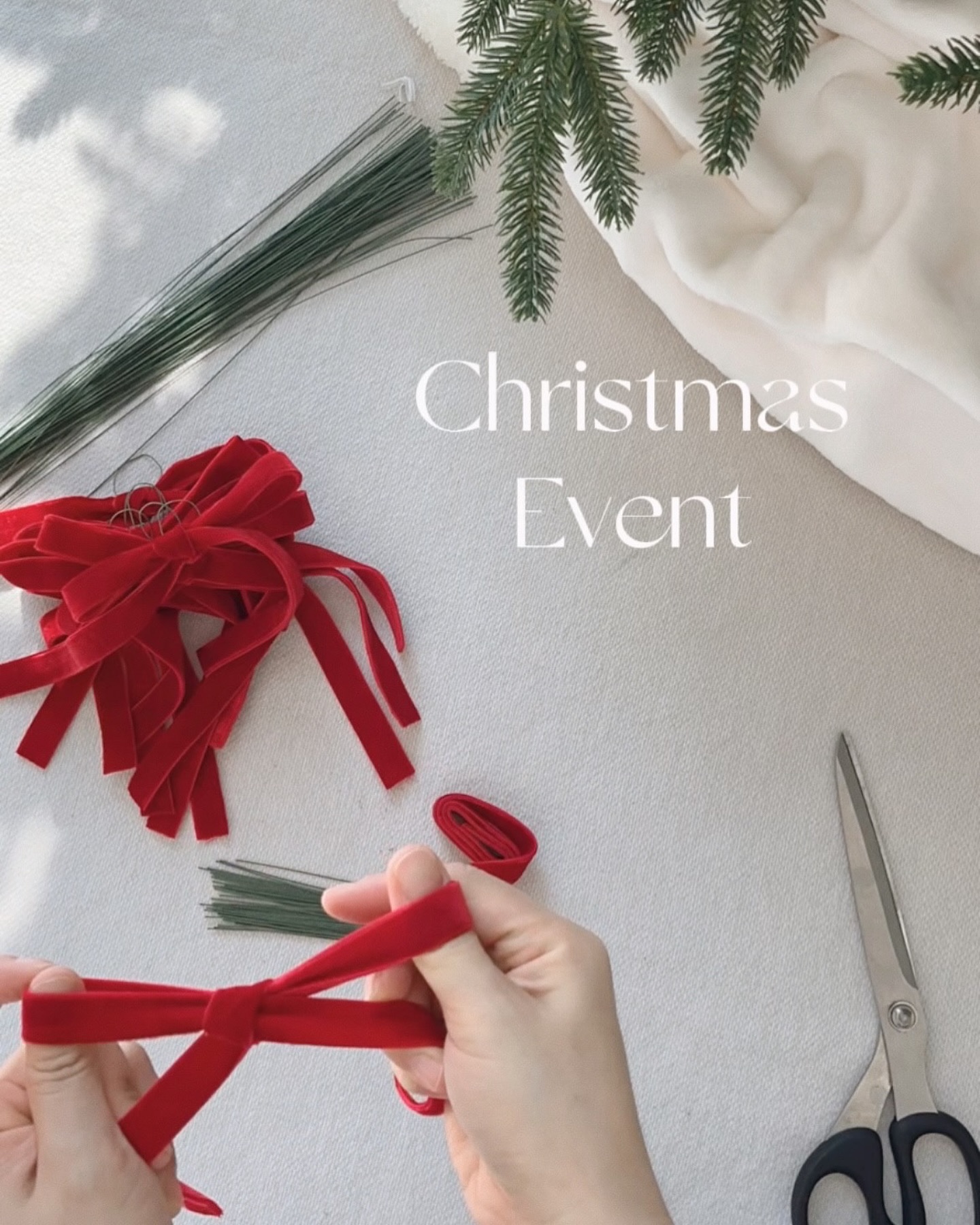 #EVENT 4일-8일까지❤️

10월부터 크리스마스 트리가 한창 보였지만
제대로 크리스마스를 즐기기 시작하시는건
12월 시작하면서부터인 것 같아요.

제가 만든 리본 오너먼트영상 인스타&오늘의집에서 보시고
셀프로 트리 꾸미신 분들이 많이 계셔서
너무 감사하고 저도 즐거웠어요!

그래서 사랑 많이 받은 크리스마스에
작게나마 사랑 돌려드리고 싶은 마음에
크리스마스 이벤트 진행해요!😍

📍크리스마스 이벤트 참여방법
- 뉴라네집(nura._.home) 팔로우 해주세요. 
저 소통하며 지내는거 좋아해요🤗
- 스토리에 본 피드를 공유해주시고, 
반드시 제 아이디를 태그해주세요!
- 댓글에 참여완료 남겨주시면 끝😉

🎁 이벤트 선물
- 양면 레드벨벳 오너먼트 20p(2명)
- 양면 레드벨벳 오너먼트 10p(3명)

마음같아서는 제 인친분들께 전부다 만들어드리고 싶은데
아직 제가 그렇게 부자가 아니에요😂😂😂
소소하지만 5분께 크리스마스의 작은 기쁨을 드리고 싶어요.
물론 마음만큼은 그 누구보다 부자이지만
나중에 정말 부자가 되면 다 나눌게요🥰

크리스마스는 21일 정도 남았지만,
미리 MERRY CHRISTMAS!🎄

#크리스마스이벤트 #트리오너먼트 #크리스마스트리 #크리스마스소품 #크리스마스장식 #크리스마스선물 #팔로워이벤트 #팔로우이벤트중 #모던인테리어 #리본오너먼트 #복층인테리어