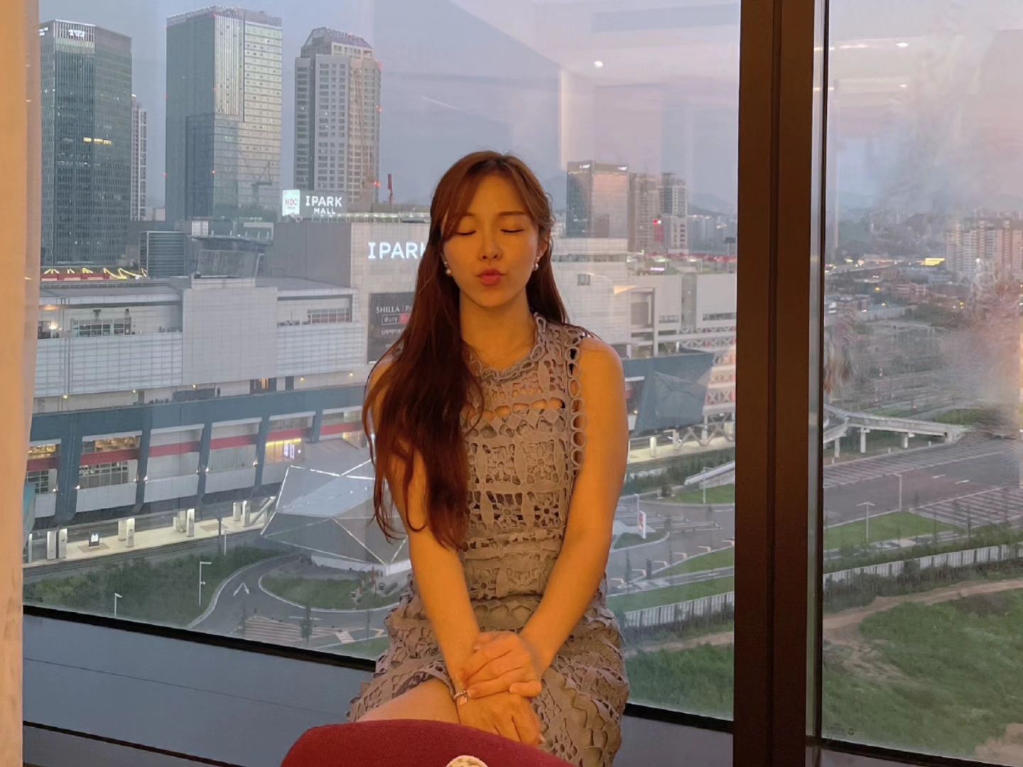 시간 너~~~무 빠른 것 같아요ㅠ,ㅠ
#포항 을 떠나 서울을 온지 벌써 8년째..그만큼 제 나이도..💦 저는 어렸을 때부터 '서울'에 사는 게 로망?꿈?같은 거였어요! 높고 멋진 건물들, 아름다운 야경, 편리한 교통, 다양한 문화생활들이 너무 매력적으로 느껴졌거든요><

하지만, 뭐든 장단점이 있듯이 서울에서 생활하며
아쉬웠던 부분도 있었어요. 아마 서울시민들 각자가 조금씩은
아쉬웠던 점, 개선되길 바라는 부분, 지원제도 등에 대해서 하고 싶은 말이 있을텐데요!

그래서! 서울을 더 살기 좋은 도시로 만들고자
서울시 중기재정계획을 통해 향후 5년간 어떤 분야에 예산을
더 배정해야할지 시민들의 투표와 의견을 받는다고 합니다!

*서울의 예산이 어디에 쓰이면 좋을지*에 대한 투표가 21일(목)까지 온라인 시민제안 플랫폼 '상상대로 서울'에서 진행된다고 하니까요🧚‍♀️ 서울의 새로운 브랜드 SEOUL MY SOUL(마음이 모이면 서울이 됩니다.)처럼 여러분들의 소중한 투표 하나하나가 모여 더 나은 서울로 바뀔 수 있도록 해보자구요♡ 

귀한 시간 내어 투표에 참여해주신 분들을 위해 '상상대로서울'에서 추첨을 통해 #커피쿠폰 도 증정해준다고 하니 다음주 목욜(21일)까지 꼭! 참여해보세용><

처음 올라와 감탄했던 서울의 야경,건물들의 멋'짐'이 이제는 우리가 갖고 있는 '짐'을 덜어줄 수 있는 멋짐으로 거듭나길 바랍니다!!

#상상대로서울 #seoulmysoul #이벤트 #서울야경 #서울여행 #seoul #한강야경 #롯데월드 #용산