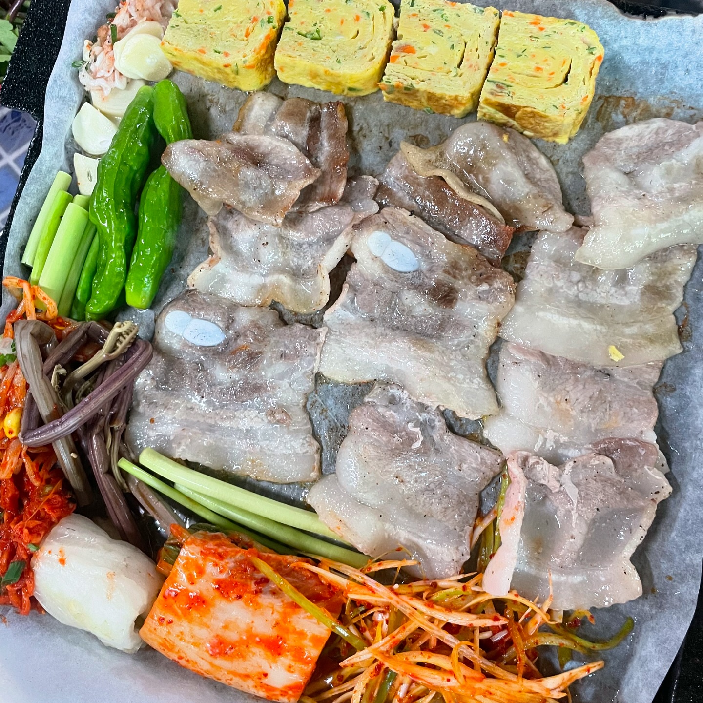 🌞문래 잠수교집
.
오랜만에 먹은 냉삼😝 냉삼은 역시 잠수교집이 최고로 맛있는 것 같아요 푸짐한 반찬들 곁들여먹는 재미도 쏠쏠하고 찌개도 맛있어요 명란쌈장은 필수입니닷🤤
.
.
.
.
.
#먹스타홍홍 #냉삼 #잠수교집