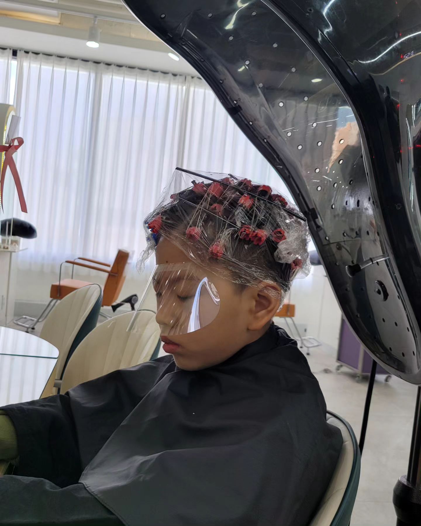 미용실에서 제대로 플렉스 하기 !! 
아들 머리 볶고 둘째 컷트 하고 나 파마 하공  하루에 다 같이 머리 하기

-
#육아맘#미용실#일상#파마#컷트