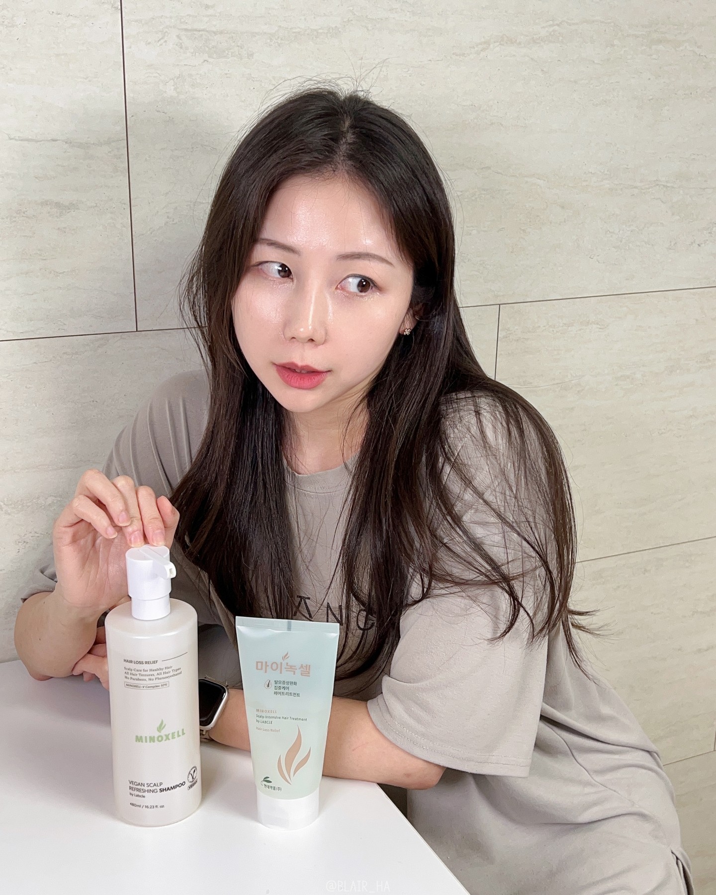 #광고 minoxell.official

요즘 머리카락이 계속 얇아지고 많이 빠지는 것 때문에 스트레스인 1인🥲
58년간 대한민국 탈모 케어 시장을 리드해오고 있는 브랜드인 #현대약품 에서 만든 마이녹센 비건 스칼프 리프레싱 샴푸 & 트리트먼트로 두피 케어 하는 중이에요😁
현대약품의 독자 성분으로 모발 탈락수 감소 50% 개선이 되었다는 임상실험 결과를 확인할 수 있는 #탈모샴푸 로 두피 환경 개선과 집중 케어까지 도움을 줄 수 있다고 하는데요. 
매일 사용하는 제품 안전하게 사용하기 좋도록 비건 인증, 독일 더마테스트, 저자극 테스트까지 완료해서 저자극 안심 케어가 가능해요! 향도 싱그러운 여름 숲 속에 있는 것 같은 은은한 시트러스 우디 향으로 저자극 리프레쉬 향을 즐길 수 있답니다. 
안심하고 사용하기 좋은 #비건샴푸 , 마이녹셀로 두피케어 열심히 해줘야겠어요~!

https://www.thelabcle.com/index.html

본 포스팅은 현대약품으로부터 원고료와 제품을 제공받아 작성되었습니다.

#비건샴푸 #탈모방지샴푸 #모발개선 #두피개선 #기능성샴푸 #탈모기능성샴푸 #유전탈모 #여성탈모 #후천적탈모 #탈모관리 #두피관리 #탈모관리법 #두피관리법 #두피관리샴푸 #스트레스성탈모 #산후탈모 #산후탈모관리 #여성탈모관리 #탈모관리샴푸