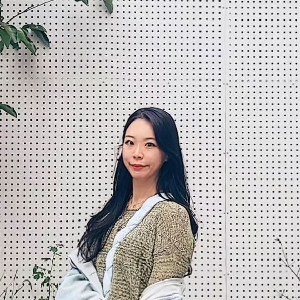 ʲʲᵉᵒᶰᵍ⚘ on Instagram: "분수를 모르는 세상 이상한 사람의 거짓말로 꾸며진 얼토당토 않은 일에 휩싸여 요즘 BASIC이 다운모드지만 그럴수록 한껏 입꼬리 당겨 올려보는 걸로! #실체는드