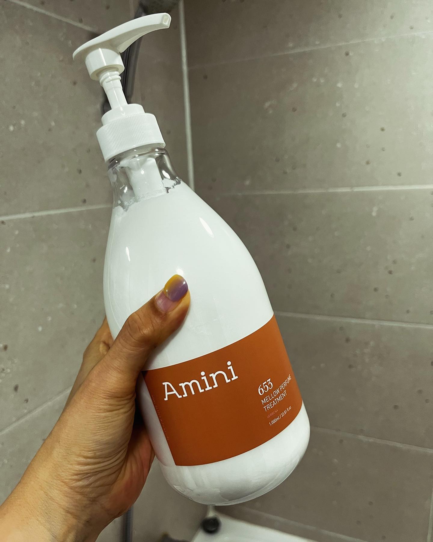 #협찬#트리트먼트
아미니 약산성 단백질 두피케어 트리트먼트 버베나향 1000ml
🔴맘에드는 트리트먼트예요
🟠부드럽고 머리결에 윤기가 납니다
🟡향기가 정말 좋은데 전문 조향사가 만들었다고해요
🟢극손상모 단백질 트리트먼트 케어👍
🔵트리트먼트 향이 정말 고급스럽고 지속력이 좋아요
🟣단백질 트리크먼트로 손상된 모발 케어해보세요~

👉아미니 트리트먼트 

amini_official_ 

#아미니트리트먼트#아미니#트리트먼트추천#헤어팩#헤어트리트먼트#극손상모#단백질리페어#단백질트리트먼트#스타일씨