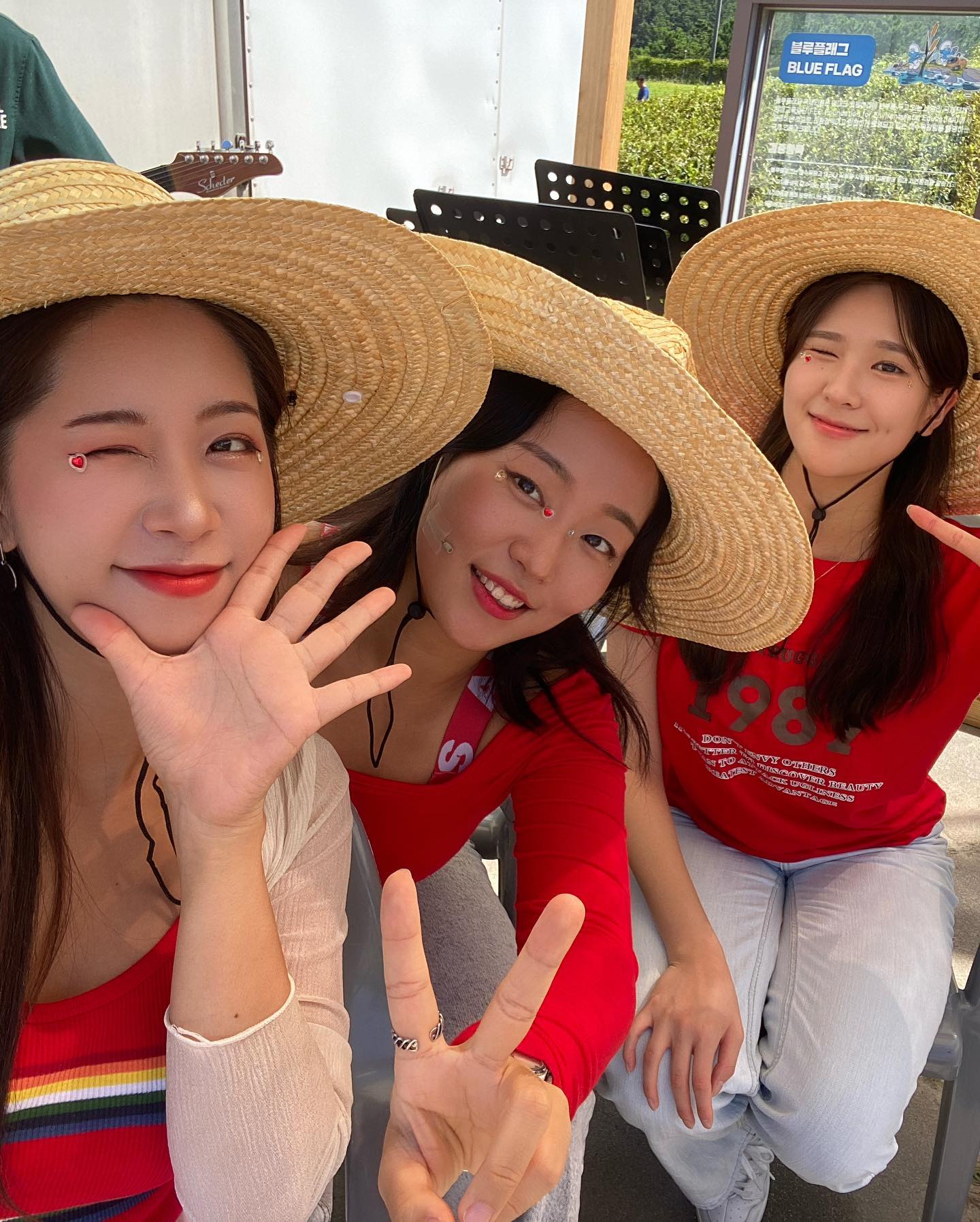 우린 문화예술교육계의 뉴진스,,,,아니고 올드진스? 🤠♥️ (엣헴) 
수백명 시민분들과 #플래시몹 ✨ 문화예술의 물결을 타고 함께 춤추고왔어요 💃✨

#문화예술교육 #페스티벌 #부산문화재단