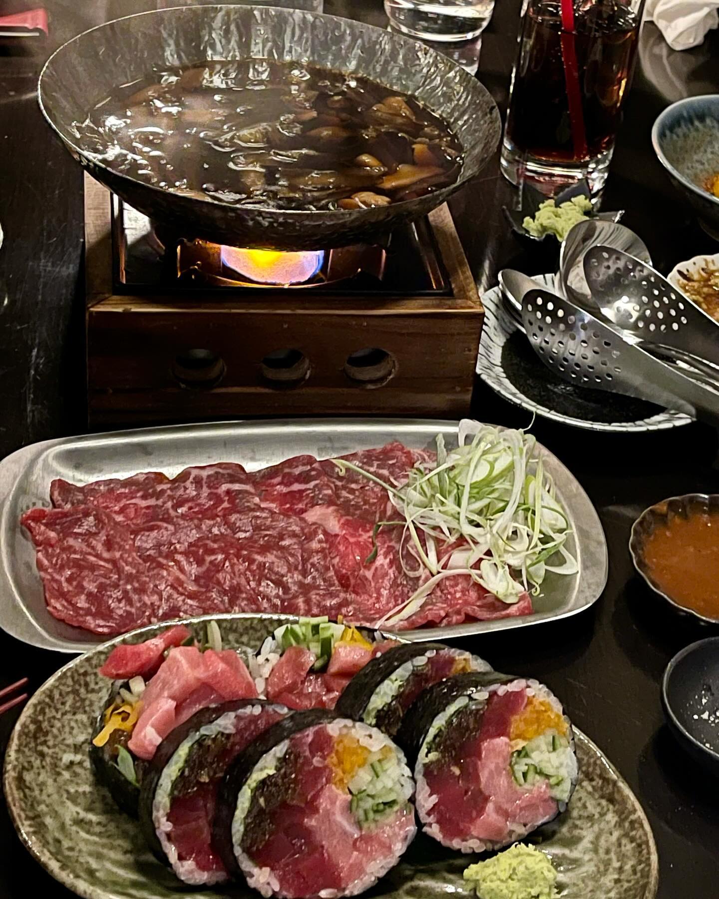 여자 둘이 안주 6개 다 부순 썰 푼다 .. 

평소 이자카야를 자주 가는데, 음식이 역대급 맛있어서 놀랐어요 🫢
요리 한개를 먹을 때마다 모든 메뉴가 궁금해져서 결국 6개나 시켜버렸다는 .. 🍽️
다른 메뉴들도 다 너무 궁금해서 조만간 사케랑 같이 부수러 갈 예정!!!
이자카야 좋아하시는 분들은 꼭 꼭!!!!! 가보세요 ✨