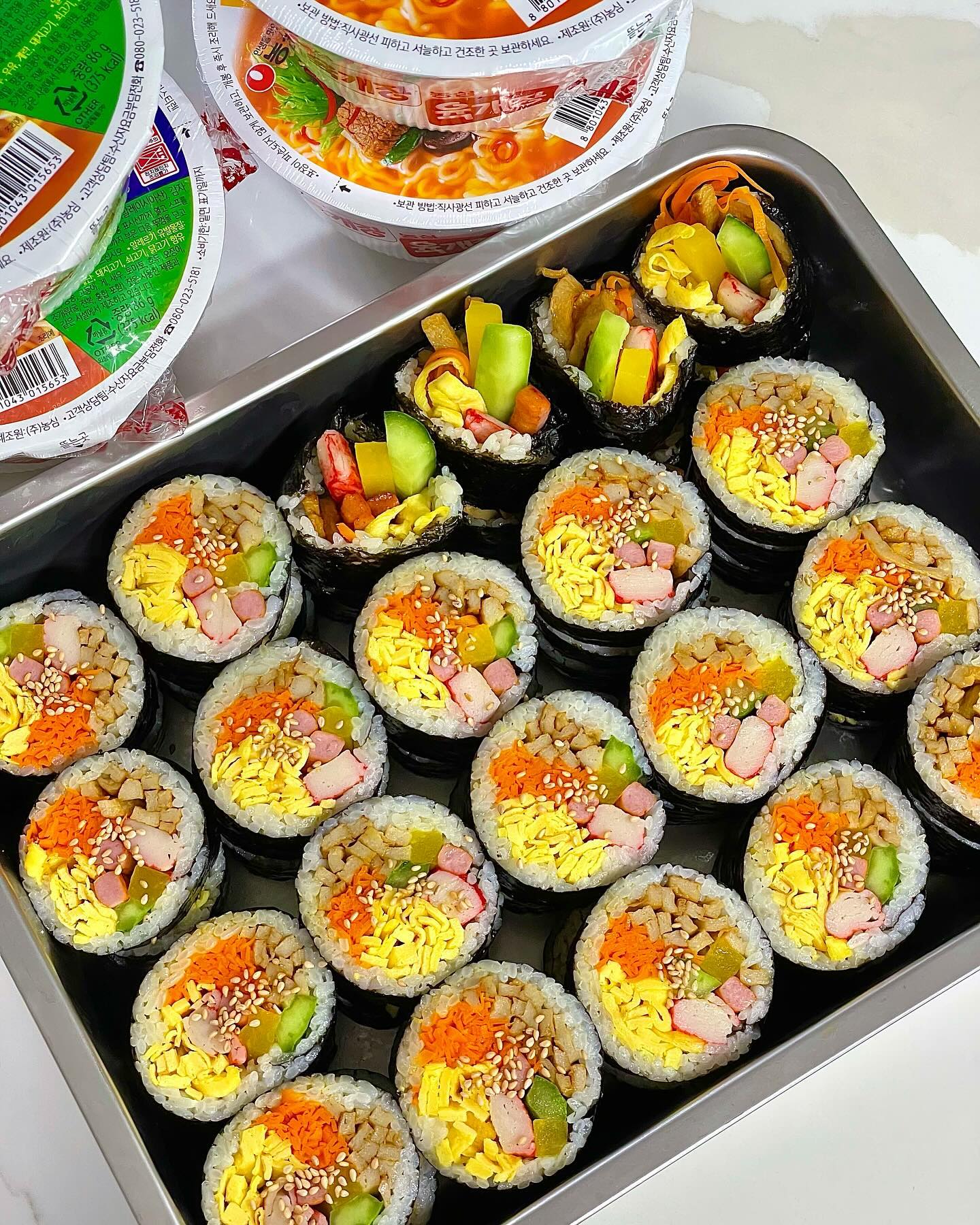 .

오늘도 김밥!!!

오늘은 남편을 위한☺️

#김밥#김밥만들기#김밥스타그램 
#김밥엔육개장#집김밥#집김밥이최고 
#삼형제가사는집#seraleelife