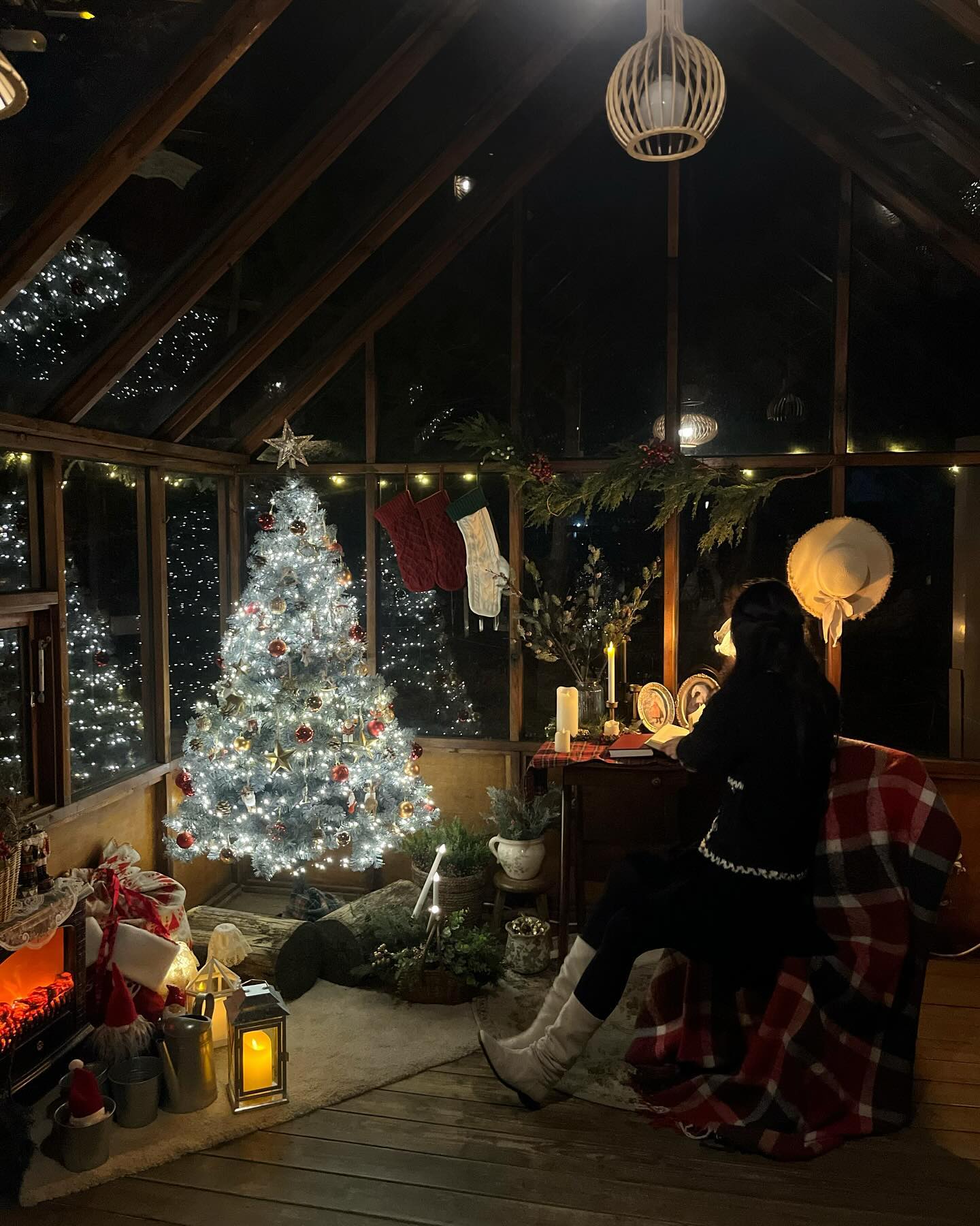 천안 크리스마스 트리 카페🌲

🏠카페이숲 (송남리 133-1)
운영시간 : 11:00-20:30
주말은 21:00까지

천안 크리스마스 트리 포토존 중 
동화 같은 카페❤️
트리웨이팅 이라는 걸 하며
시간안에 빨리 찍었지만 다 성공적:)

따뜻하게 입고가거나 핫팩 필수 입니다!