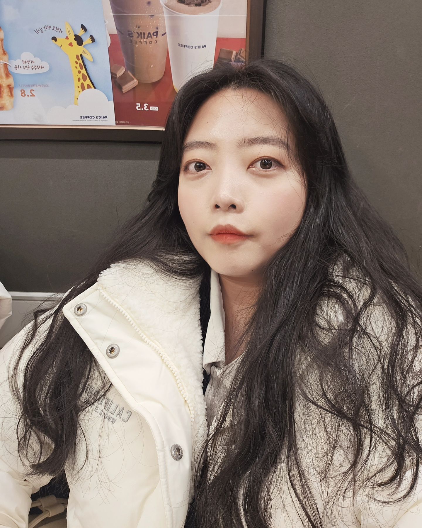 평소 오빠한테 엄~~청 장난을 많이 쳐서 그렁가
나 보면 얼굴에 장난끼 가득 하다구 눈 마주치면 어떻게
괴롭힐지 하루종일 고민하는거 사람 같댕🥴ㅋㅋㅋㅋㅋㅋㅋㅋㅋ

(어뚜케알았쥐, 내 인생의 낙인걸)

#얼스타그램 #셀스타그램 #셀피 #셀카