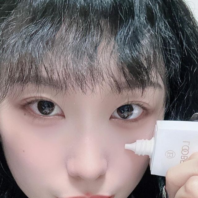윤정 | hush on Instagram: "#광고 @loobee_official loobee 톤업에센스 선크림 ☀️무기자외선 차단제 ☀️비건성분 +98% EWG등급 ☀️저렴한 튜브용기 가 아닌 3배 이상 비싼 다층브로우 용기에 보관한