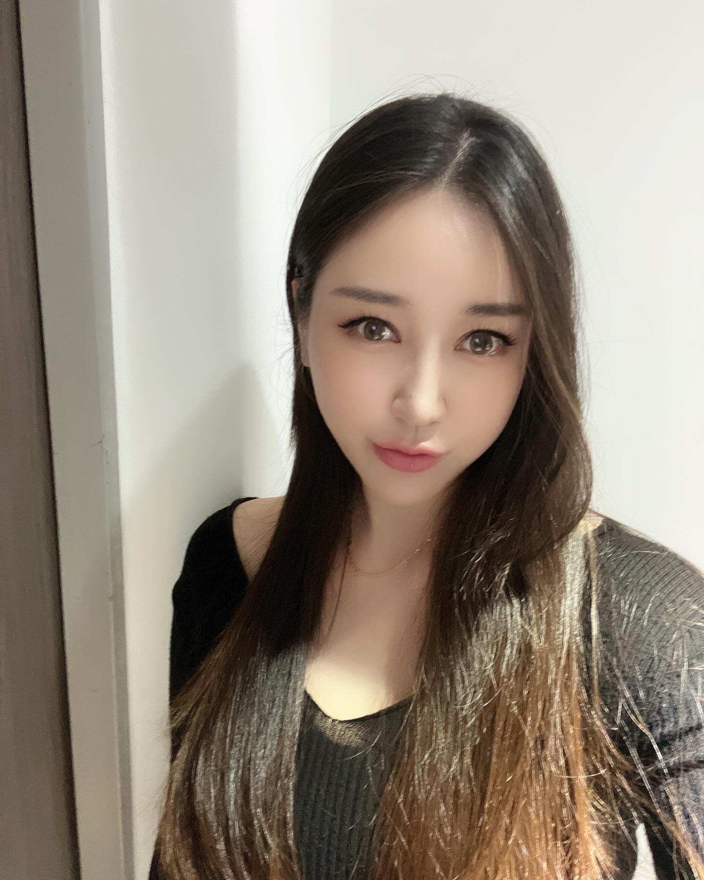 𖤐

어릴때 건강하게만 자라다오라고 해서
진짜 건강하게만 자란것같다