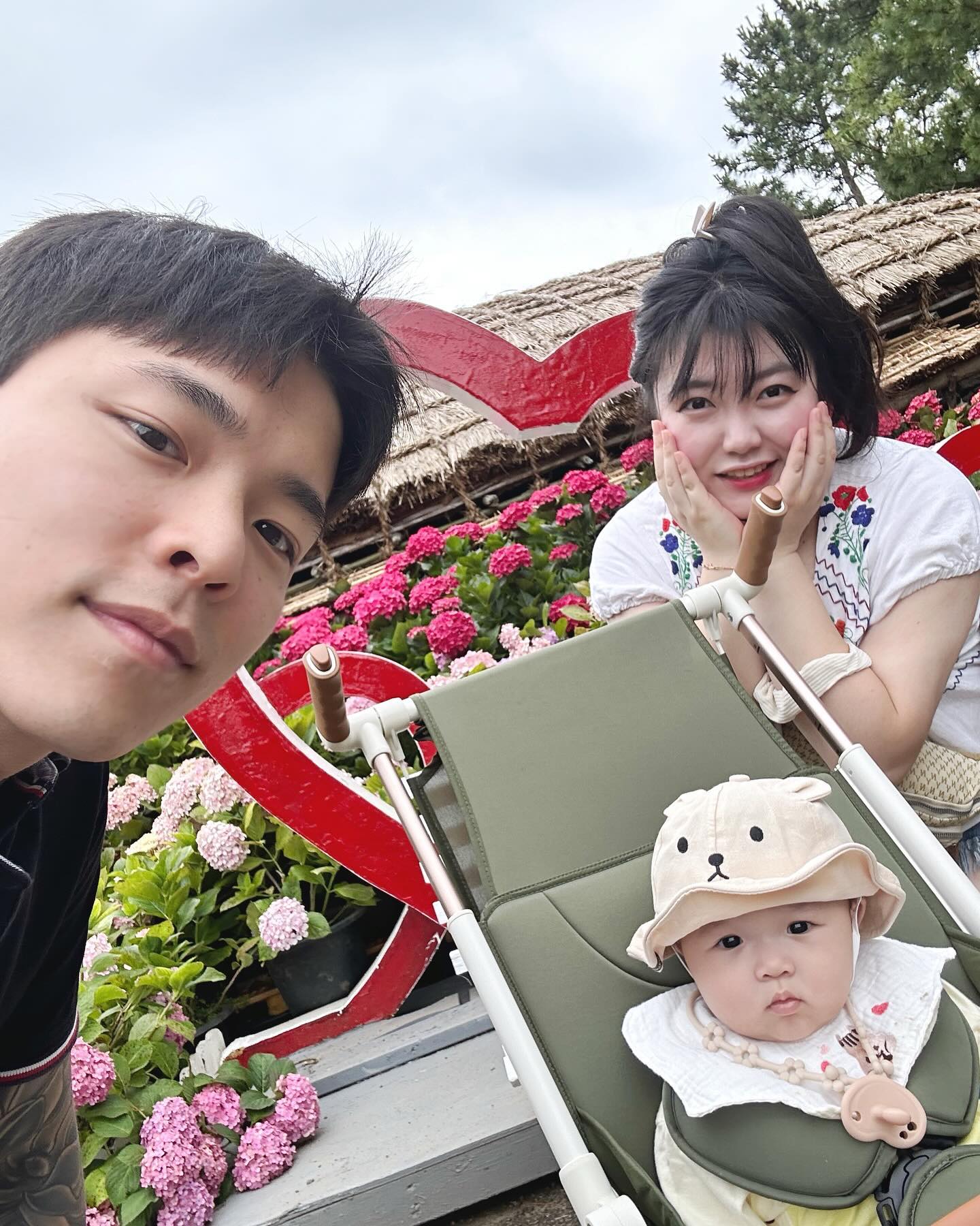 👩🏻‍❤️‍💋‍👨🏻👼🏻 #family