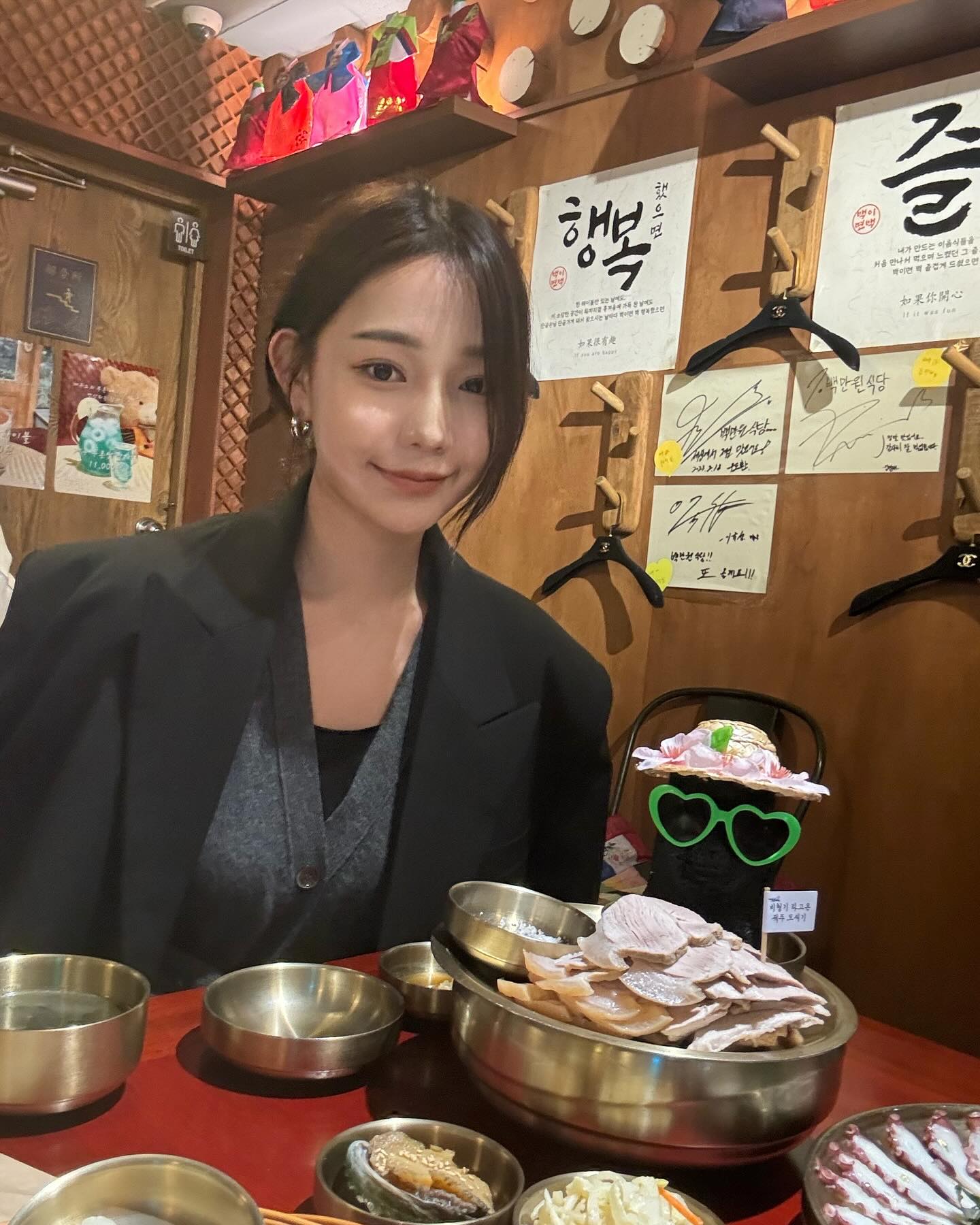 🌸벛꽃나들이

오늘의 코디
자켓 _ 자라 블레이저
상의 _ 더케미 골지 U 티셔츠
가디건_ 포터리 Wool Cotton V-Neck Cardigan