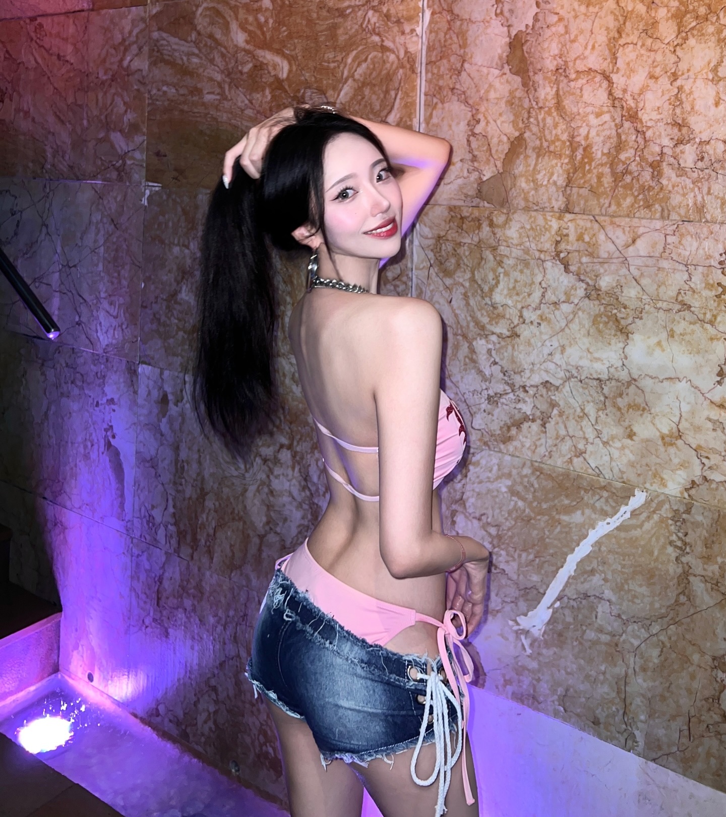 밤이지만 너무 더웠어💦

.
.
.
.
#비키니 #pink #bikini #호캉스 #수영장 #반얀트리풀파티 #반얀트리클럽앤스파 #반얀트리호텔 #풀파티 #서울 #비키니추천 #페스티벌룩 #페스티벌 #페스티벌메이크업 #body #좋튀잡 #좋아요반사 #셀카 #셀피 #셀스타그램 #kpop #여름휴가 #selfie #selca #추천 #물놀이 #몸매스타그램 #비키니모델 #모델 #협찬디엠