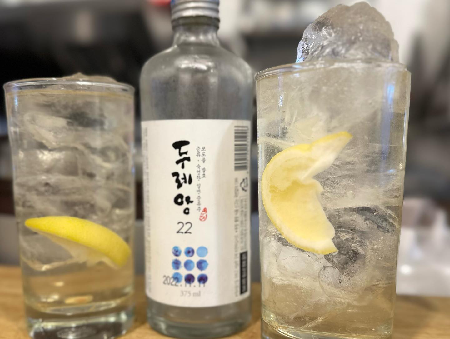 맛있는 전통주 발견 #두레앙 포도를 발효시킨 후 증류를 거친것! 브랜디아니냐고!! 다른점은 나무통(?) 숙성을 안했다는 점! 맛있다! 와인은 식전주 모스카토!