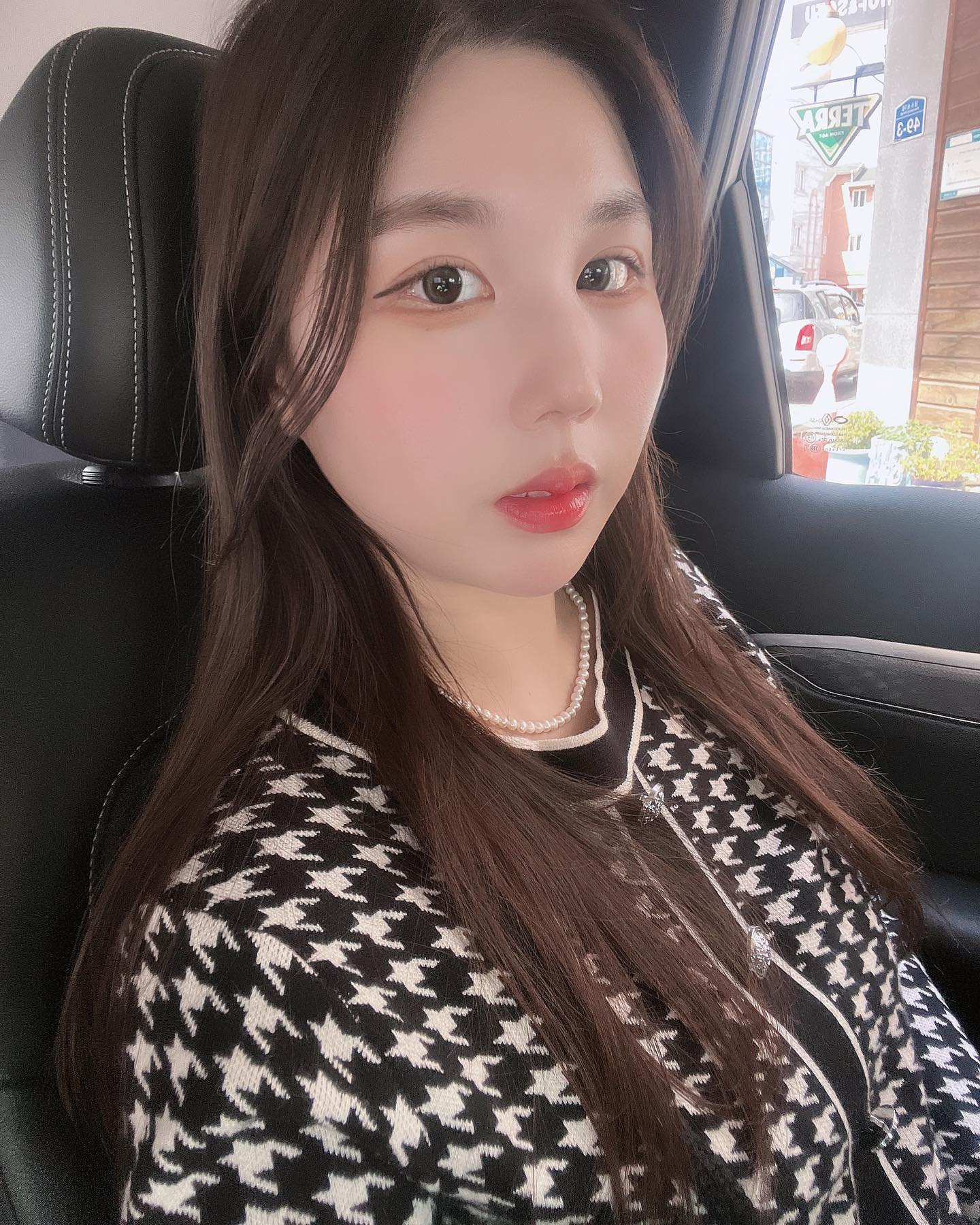 멍츙멍튱🤍

인태기 얼태기 쎄게온 사람…
군산 #ootd 👏
댓창열어따.,, 
주말 목표…(댓 달아놓고 도망갈게요…🥹)
.
.
.
.
.
.
.
:
.
.
. #맞팔 #맞팔해요 #좋아요반사 #좋반 #소통 #댓 #첫줄 #라이크 #daily #dailylook #데일리 #데일리코디 #코디 #데이트룩 #청순 #일반인모델 #협찬문의 #뷰티모델  #거울샷 #셀카 #셀스타그램 #셀고 #오오티디 #코덕 #self #셀피 #얼스타그램 #l