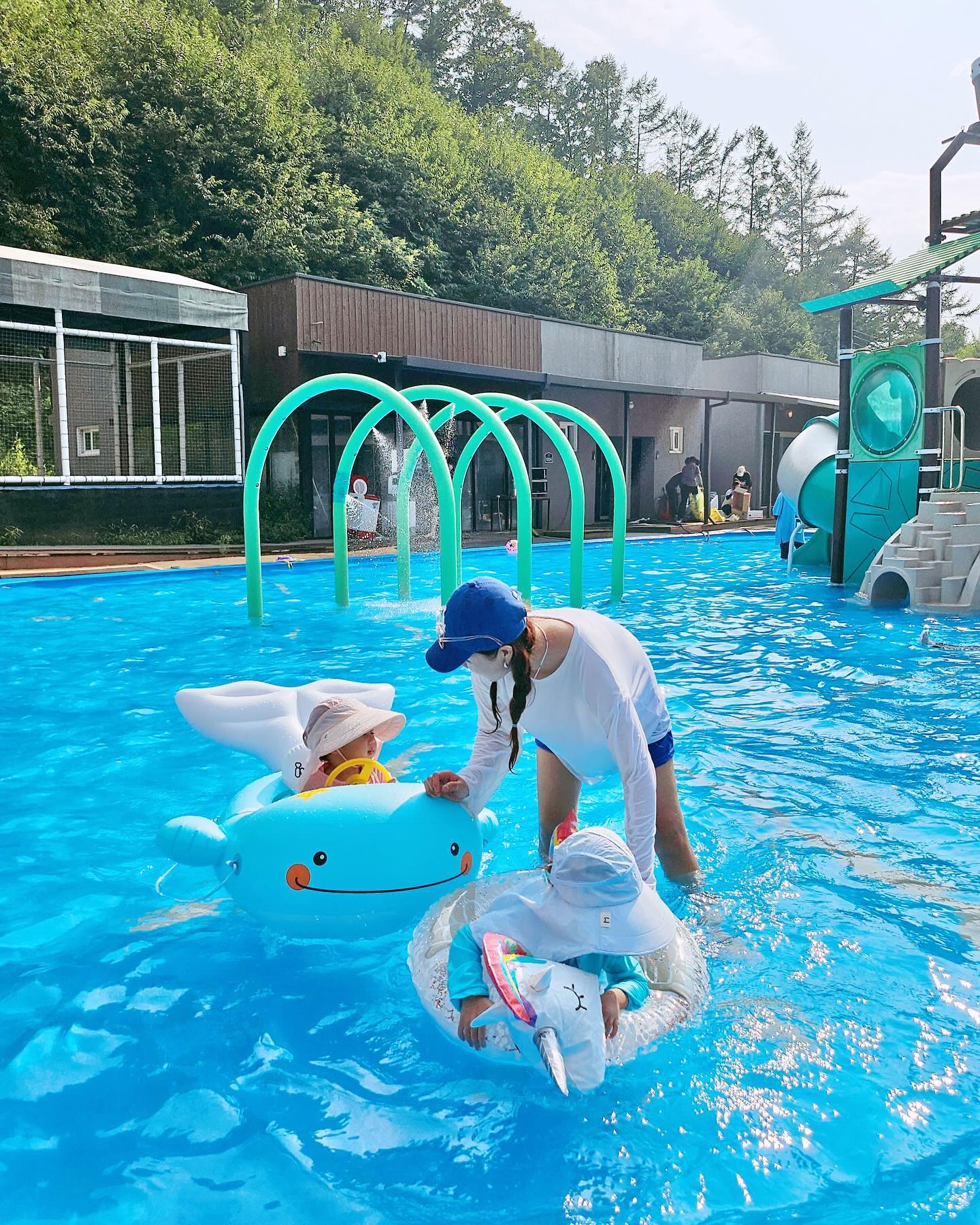 상리패밀리
이제 여름 안뇽👋

#엄마도망가는딸들
#아빠도망가는엄마
#상리워터밤