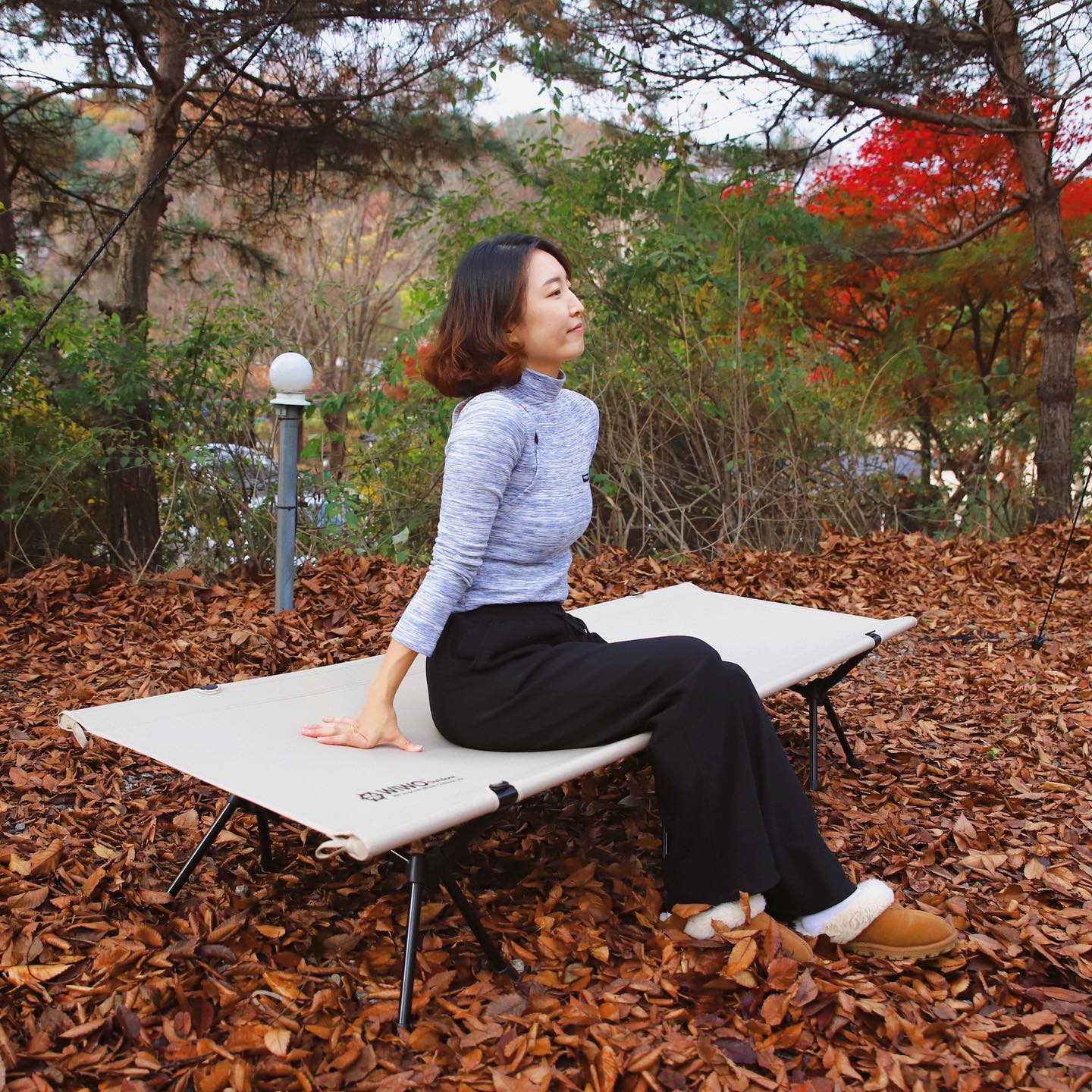 겨울 오기 직전! 아직은 쉘터 안에 들어가서 하루를 보낼 순 없지! 
오랜만에 야침을 깔아놓고 바깥 공기를 만끽했다. 

불과 이틀 뒤 이렇게 추워질 줄이야….다행이군.

이번에 장비 다 바꿔서 완전 새롭게 다시 시작할건데, 정작 텐트는 두달 째 고민 중.
(카라반은 그냥 큰 시몬스 들고다니는건가?)

티피텐트
리빙쉘
돔

아 뭐사지..? 
그런데.. 난 비상금 없는데 자기는 있니? 나 진짜 없어. 자기가 좀 사봐. 내가 써줄게.

#가을캠핑 #캠핑야전침대 #위오 #야침모드 #가을 #캠핑용품