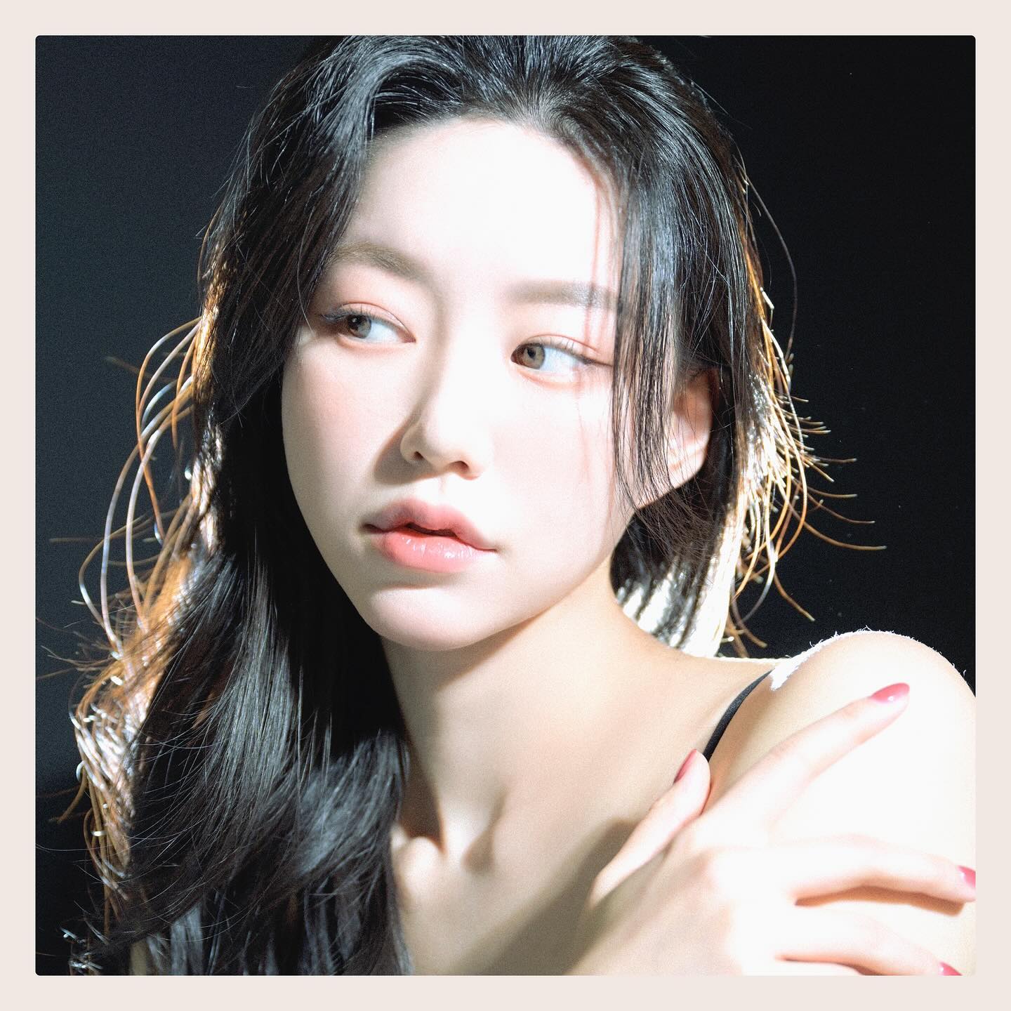 🏷 𝐧𝐚𝐭𝐮𝐫𝐚𝐥 𝐛𝐞𝐚𝐮𝐭𝐲 𝐠𝐫𝐞𝐞𝐧𝐬𝐡𝐨𝐩
——————————————————————
⠀⠀⠀
⠀⠀⠀
#초록물들이다 ✨

부캐로 페이모델로 활동중인 나..😇🔥🔥
요건 얼마전 촬영한 보정본인데 넘나리 맘에 드는것!!!
새로 오픈한 프로필 스튜디오에서 연락주셔서 호다닥〰️
촬영 마쳤는데 미쳐따리 미챴따리🫶🏻❤️

모델 일하면서 역광은 또 처음 촬영해보는데 기대이상‼️
남자 작가님이 또 불러주셔서 내일도 촬영 고고〰️
작업물이 맘에 드셔서 또 불러주셔서 다행이당💓

Photo j__hone 
M&H green.0908 

페이 모델 계정은 green_0908 들어가시면〰️
다양한 작업물들을 보실수있어용🫶🏻🩷🩷
갠적으로 컨셉이 뚜렷한 촬영을 선호하는 편입니당✔️
내일 일하러가서 또 이쁜 포폴 작업하고 올께용🔥
⠀⠀⠀
12월 80프로 마감되었습니다!
모든!!! 예약문의는 프로필에 있는
‘오픈카톡 링크’로 연락주세용〰️✌🏻
⠀⠀⠀
⠀⠀⠀
——————————————————————
🏷 ｒｅｓｅｒｖａｔｉｏｎ
⠀⠀⠀ 𝙤𝙥𝙚𝙣 𝙠𝙖𝙠𝙖𝙤 👉🏻 𝘱𝘳𝘰𝘧𝘪𝘭𝘦 𝘭𝘪𝘯𝘬 ♥️
——————————————————————