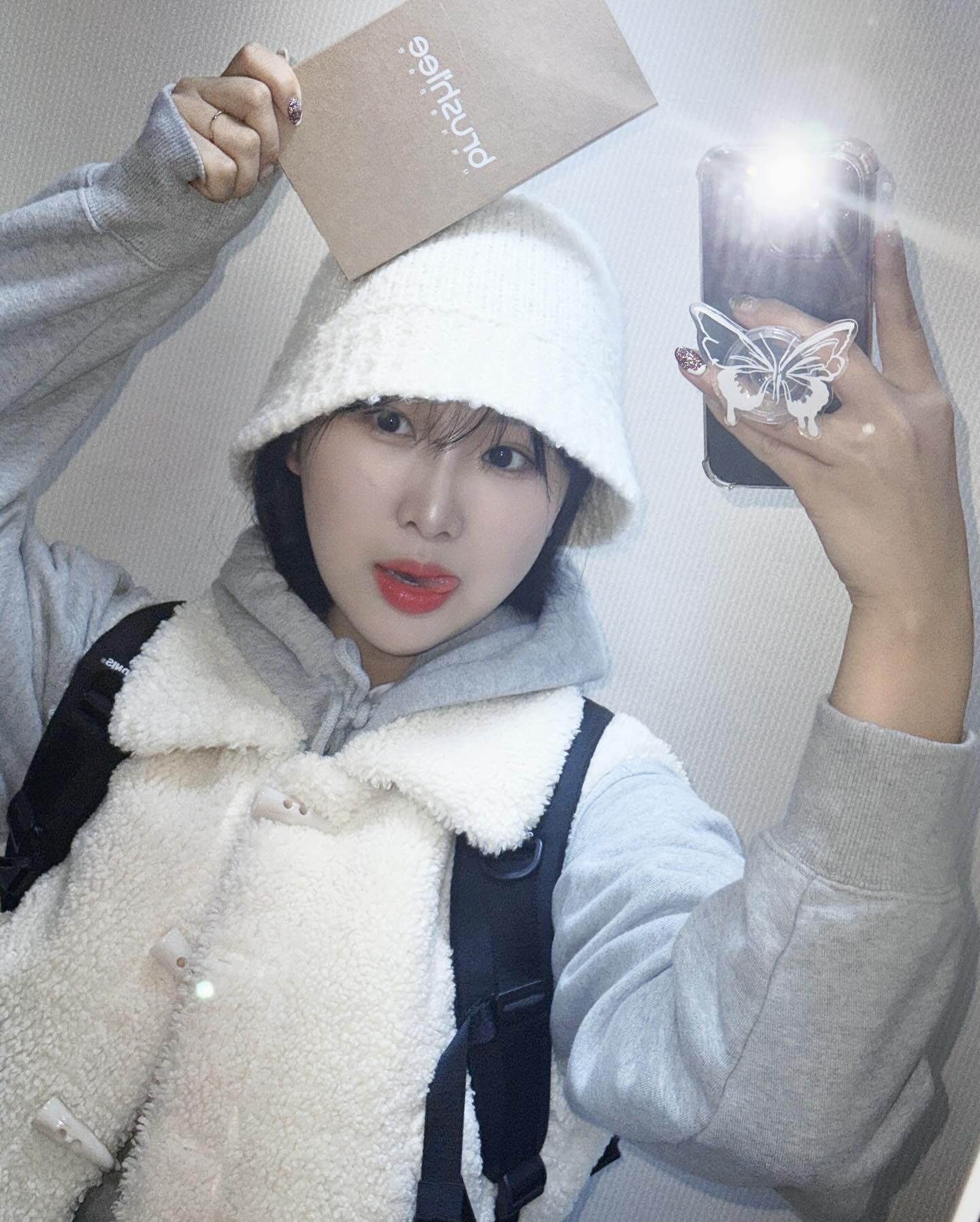#협찬 #광고
플라스틱 칫솔은 자연에서 분해되지도 않으며, 특히 플라스틱 칫솔은 우리가 미세플라스틱을 섭취하게 만드는거 아셨나요 ⁉️
.
#브러쉬리 는 생분해 소재로, 미세플라스틱으로 부터 안전하면서도 자연에서 1년이면 물과 이산화탄소로 분해되는 친환경제품이예요🍃
.
💚물성은 플라스틱과 큰 차이가 없어 사용감이 좋고 양치할 때 솔이 정말 시원하게 닦여서 개운, 상쾌 그 잡채 … 

💚 고체치약의 경우, 용기를 생분해 소재로 만들어 쓰레기가 발생되지 않아요! 

💚 새해 맞이 자연과 가족의 건강을 위한다면, 생분해 칫솔을 써보는 건 어떨까요?
.
@@야 새해부터 칫솔 치약만 바꿔도 자연이랑 친해질 수 있대 !! 🍀🐲
#브러쉬리 #제로웨이스트 #생분해칫솔 #고체치약 #새해맞이 #새해복많이받으세요 #친구소환