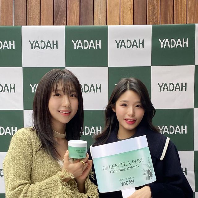  수영 💗 on Instagram: "이번주 주말 성수동 야다 팝업가야하는 이유 💚

비건 화장품 브랜드인 야다가 성수동 페니에서 팝업스토어를 오픈했어요, 11/15 ~ 11/22 까지 진행입니다. 제가 방문한 17일에는 야다의 뮤즈 현영님의 싸인회도 진행했어요!

이벤트 하나씩 설명드릴께요! 두드리면 경품이 와르르 ,, 스템퍼 게임을 할 수 있어요. 최대 90%할인까지 가능하니 도전해보세요! 그리고 리사이클링 이벤트도 진행됩니댜! 커피컵이나 화장품공병을 가져오면 야다 제품을 증정해드리고 있어요. 포토부스도 있어서 전 사진도 찍고 왔답니다ㅎ.ㅎ 이번주 성수동 가는 분들은 야다 팝업 방문하셔서 다양한 이벤트 참여하시고 선물 왕창 받아가세요오 💚

✅ 성수 야다(YADAH) Play Yadah 팝업
✅ 성동구 뚝섬로 17가길 55 1층 성수 테니 
✅ @yadah.official 

#광고 #야다 #야다화장품 #팝업스토어 #팝업 #성수동카페 #성수동핫플 #성수팝업 #성수팝업스토어 #비건화장품 #주말나들이 #성수동카페 #팝업이벤트 #비건브랜드 #올리브영"